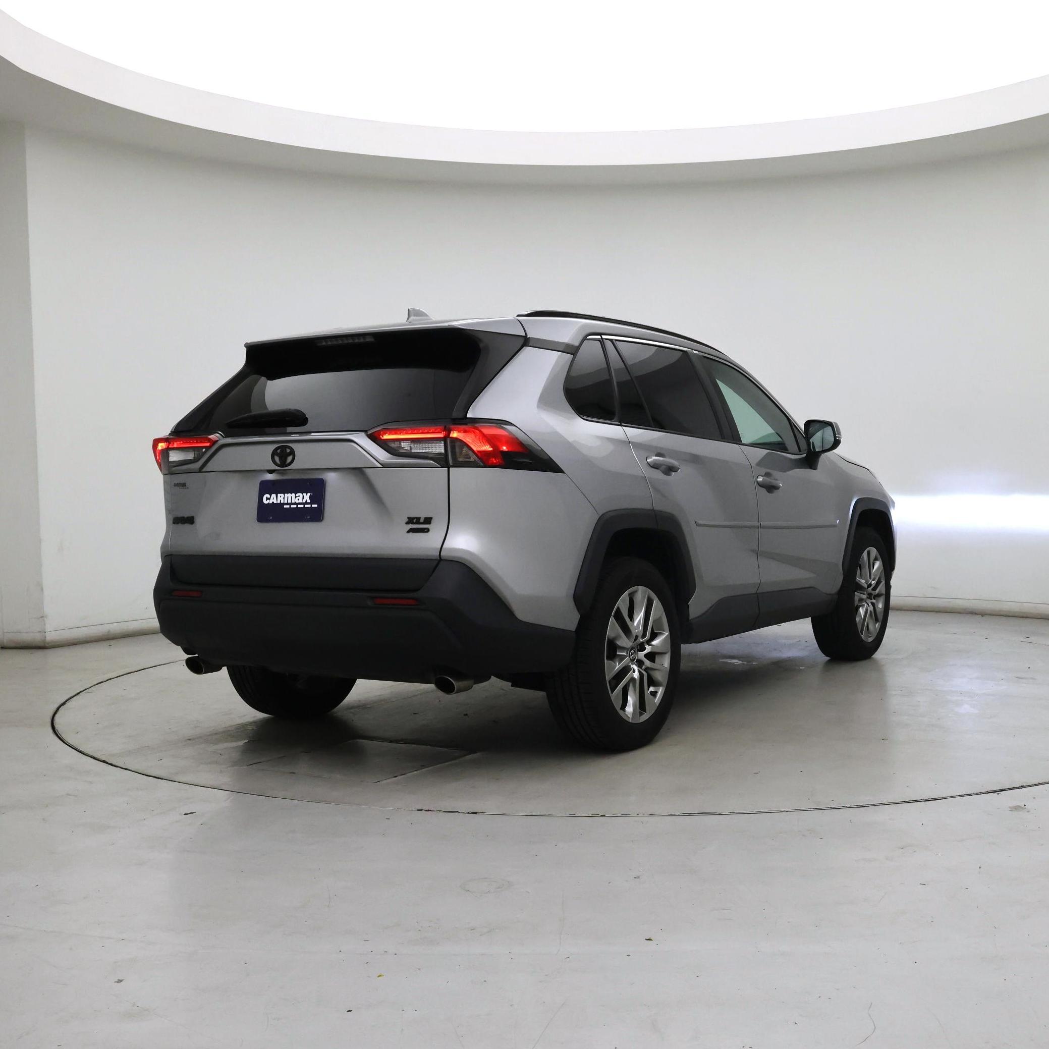 Thumbnail: 2019 Toyota RAV4 - 8
