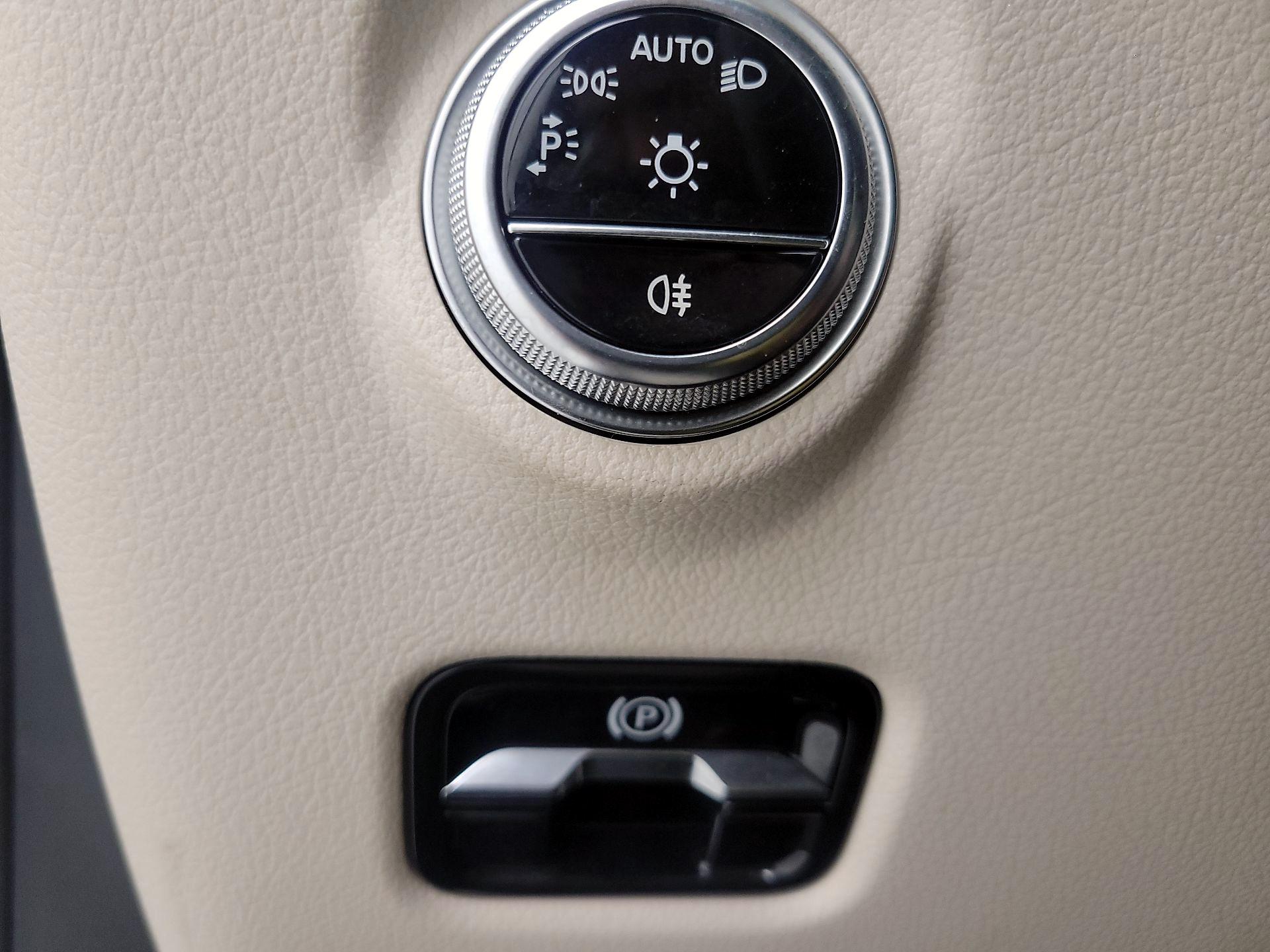 Thumbnail: 2024 Mercedes-Benz C-Class - 13