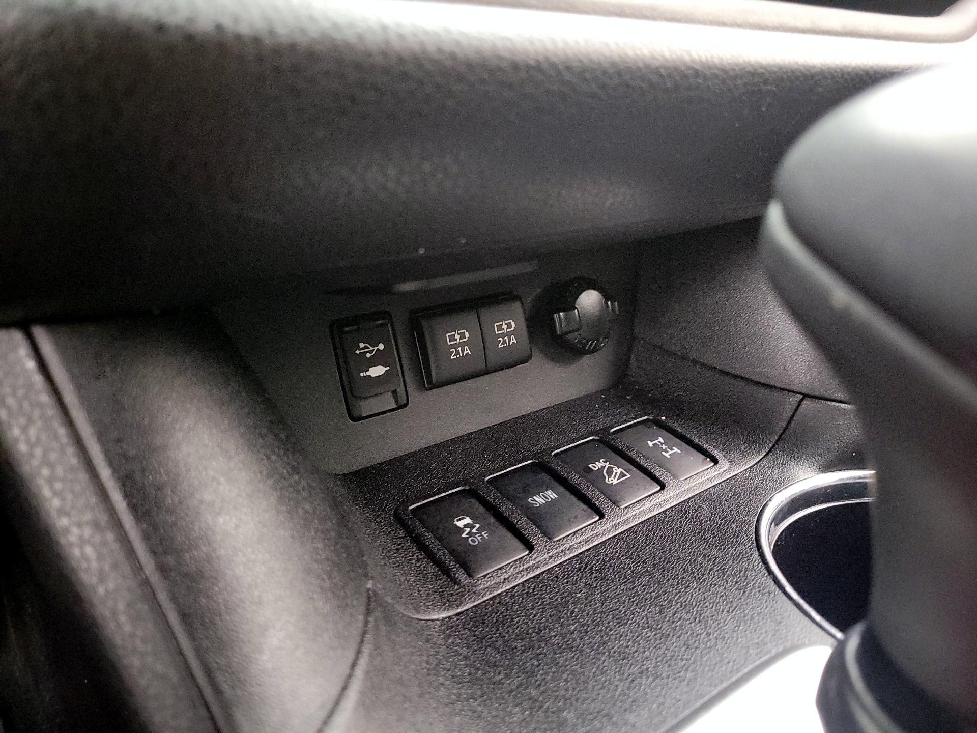 Thumbnail: 2017 Toyota Highlander - 18