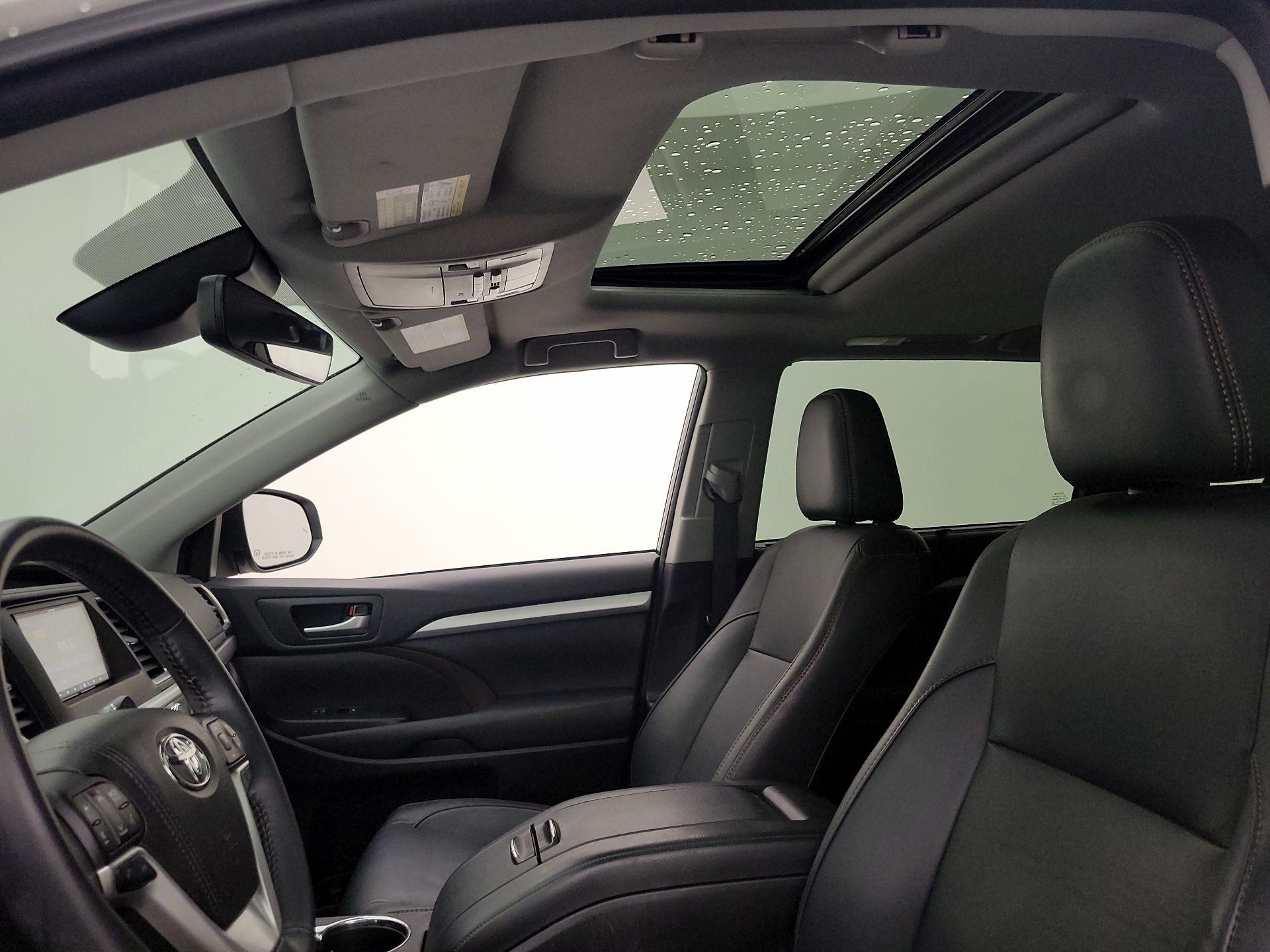 Thumbnail: 2017 Toyota Highlander - 19