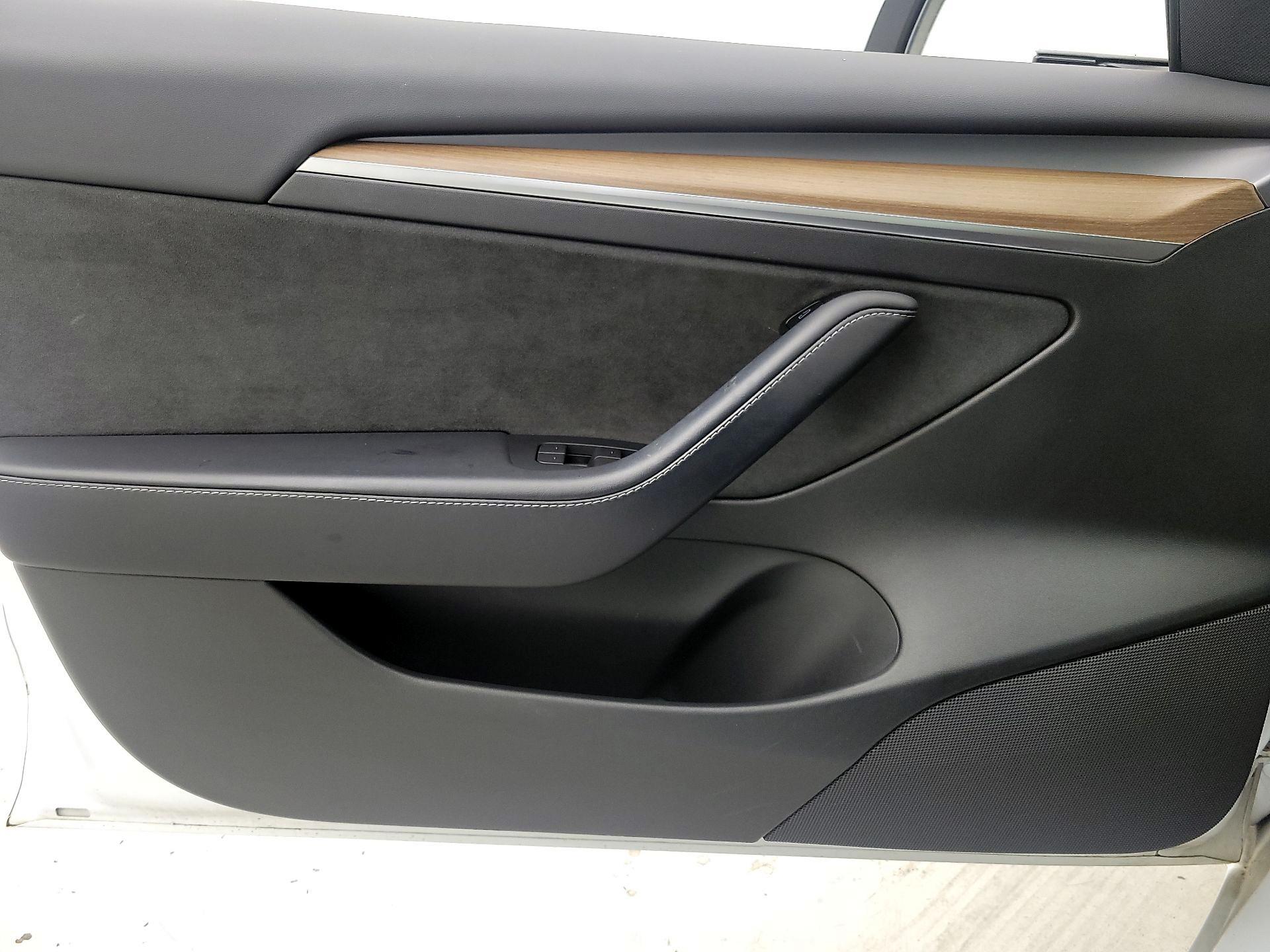 Thumbnail: 2022 Tesla Model 3 - 12