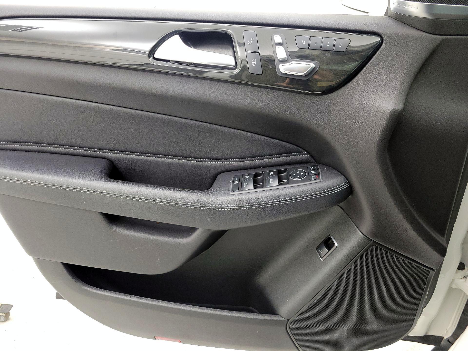 Thumbnail: 2016 Mercedes-Benz GLE - 12