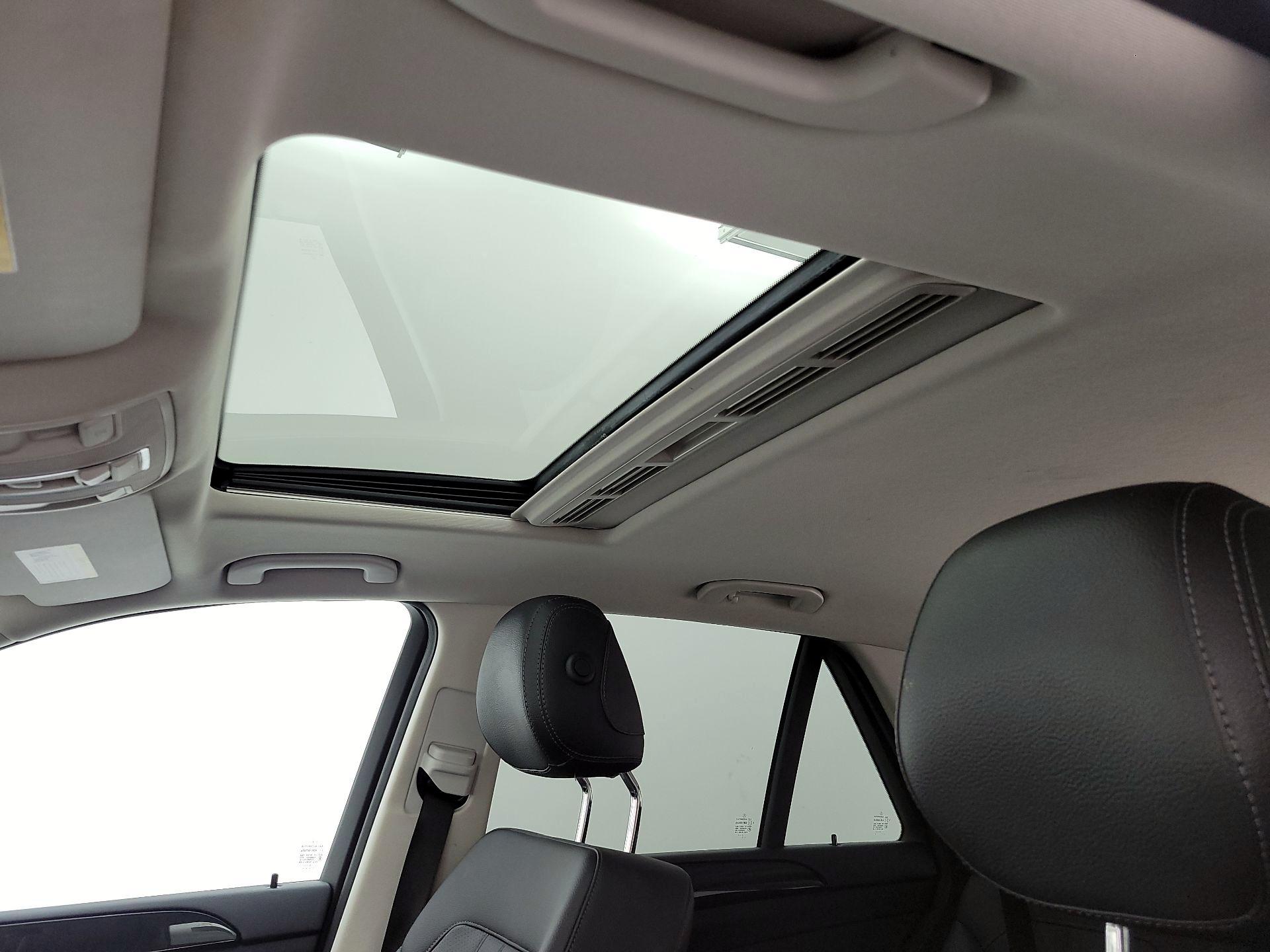 Thumbnail: 2016 Mercedes-Benz GLE - 18