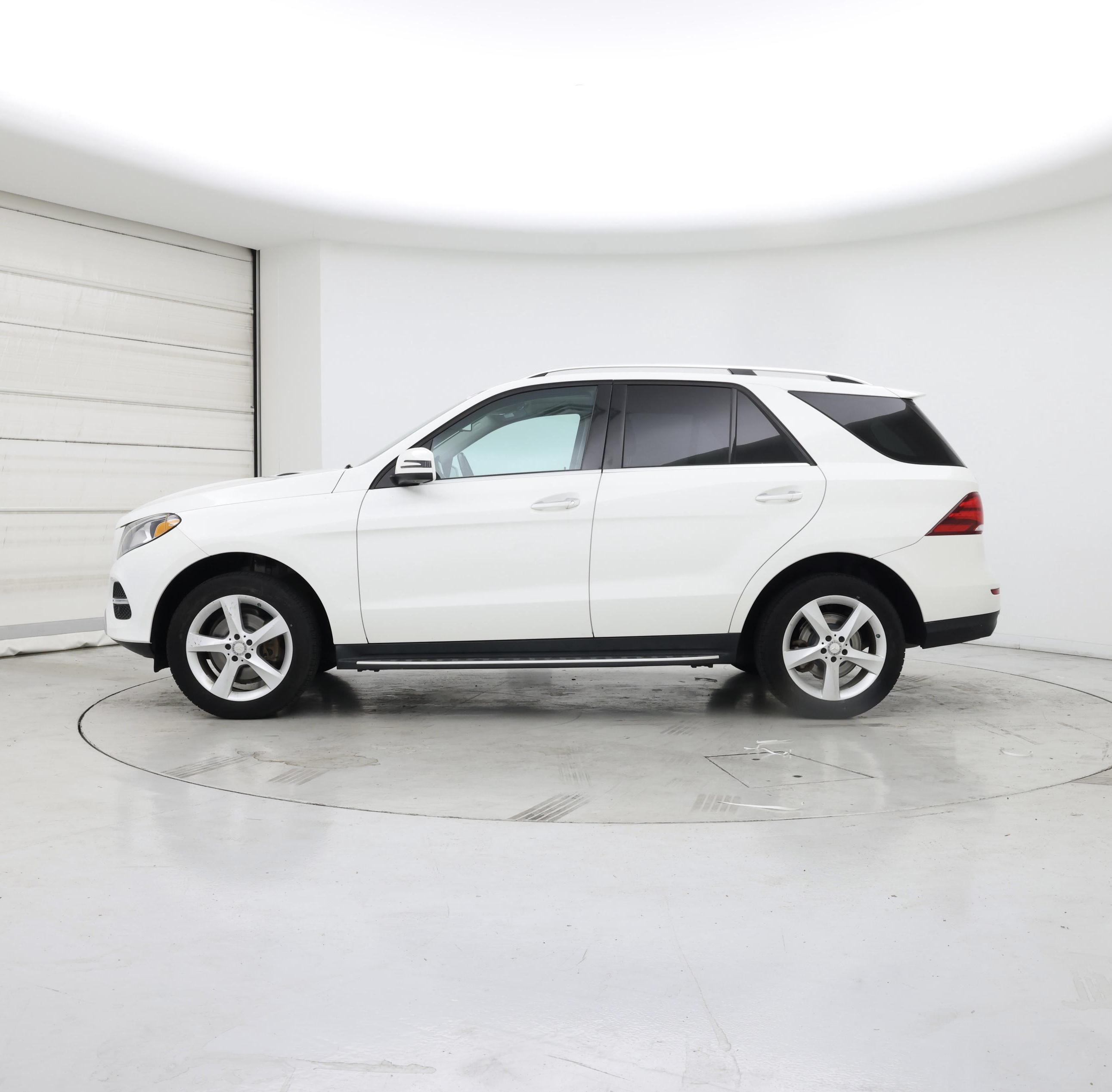 Thumbnail: 2016 Mercedes-Benz GLE - 3