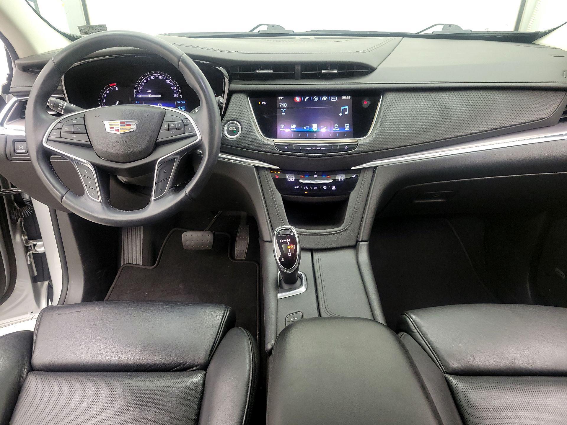 Thumbnail: 2017 Cadillac XT5 - 9