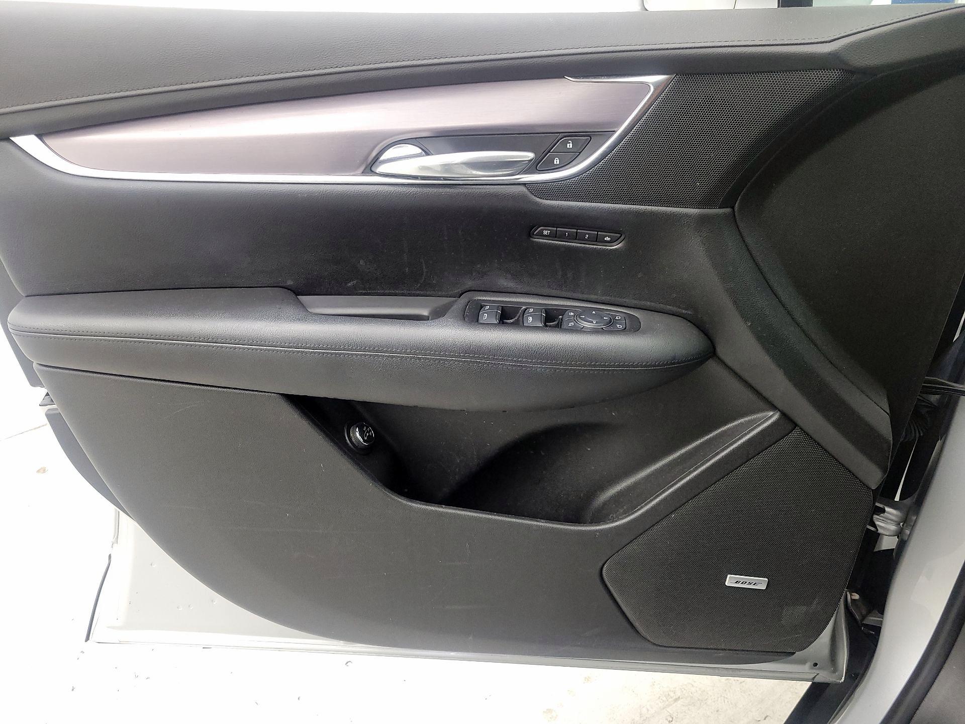 Thumbnail: 2017 Cadillac XT5 - 12