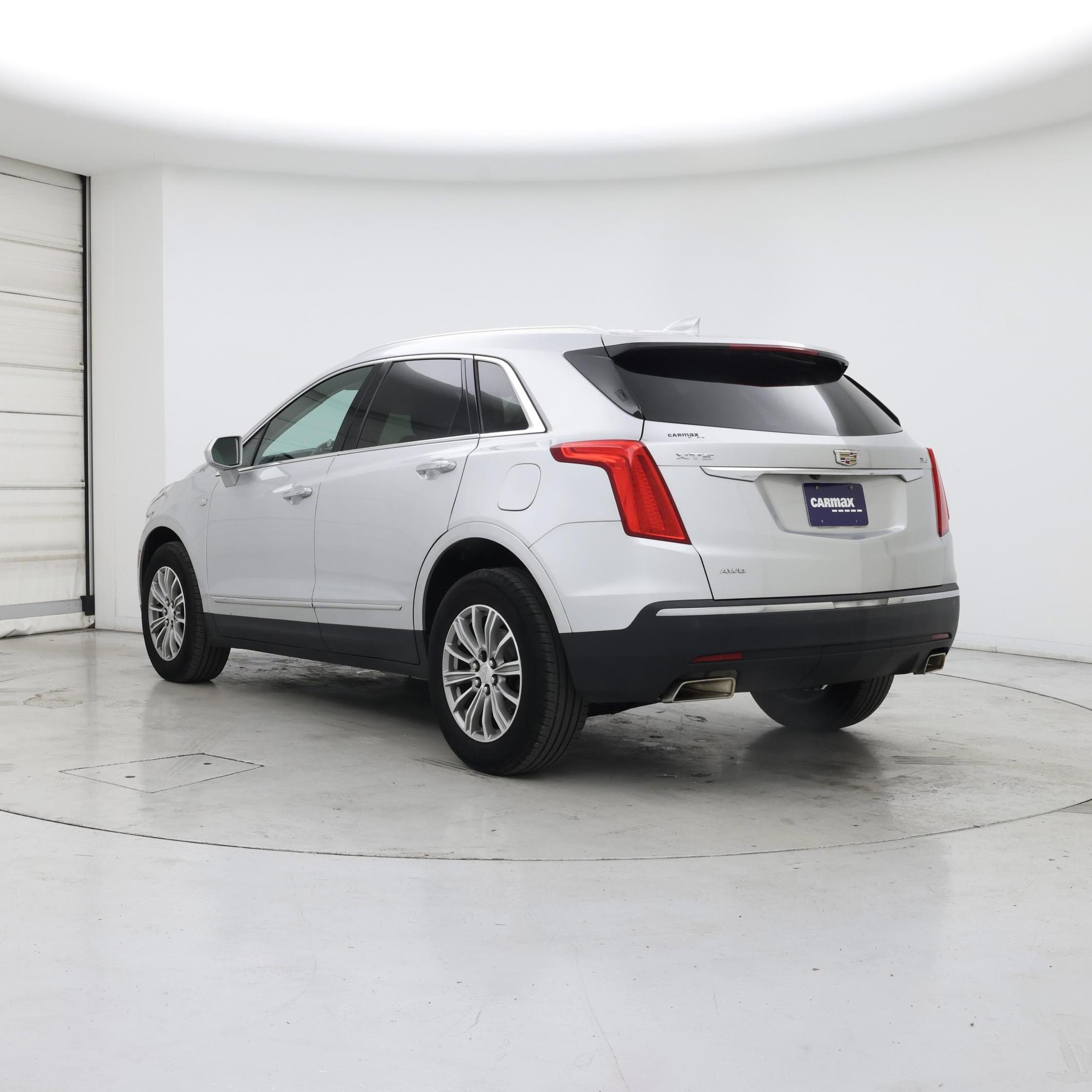 Thumbnail: 2017 Cadillac XT5 - 2
