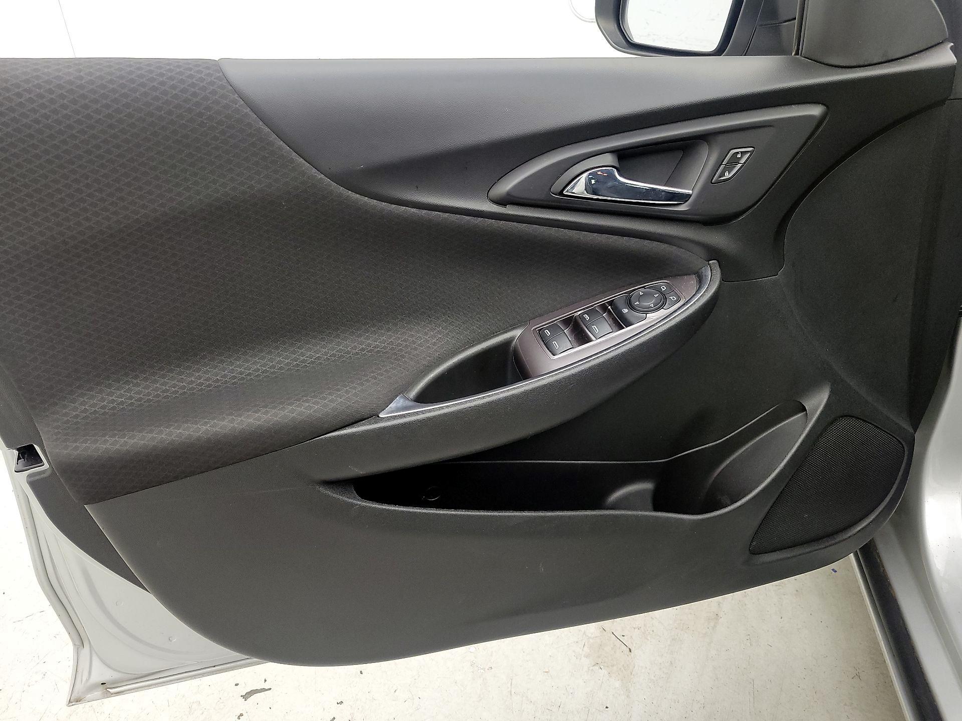 Thumbnail: 2018 Chevrolet Malibu - 12