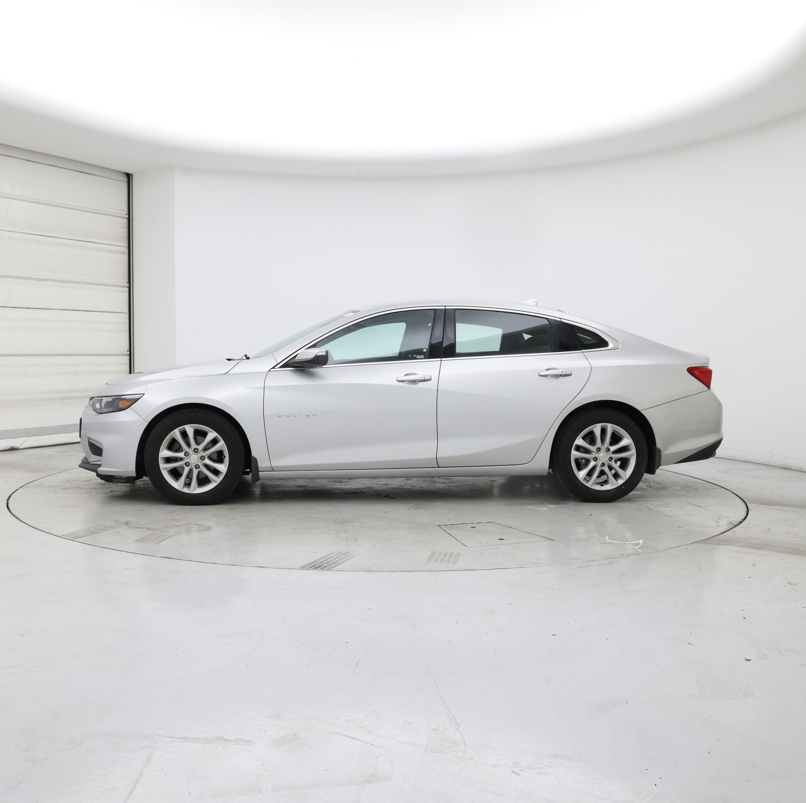 Thumbnail: 2018 Chevrolet Malibu - 3