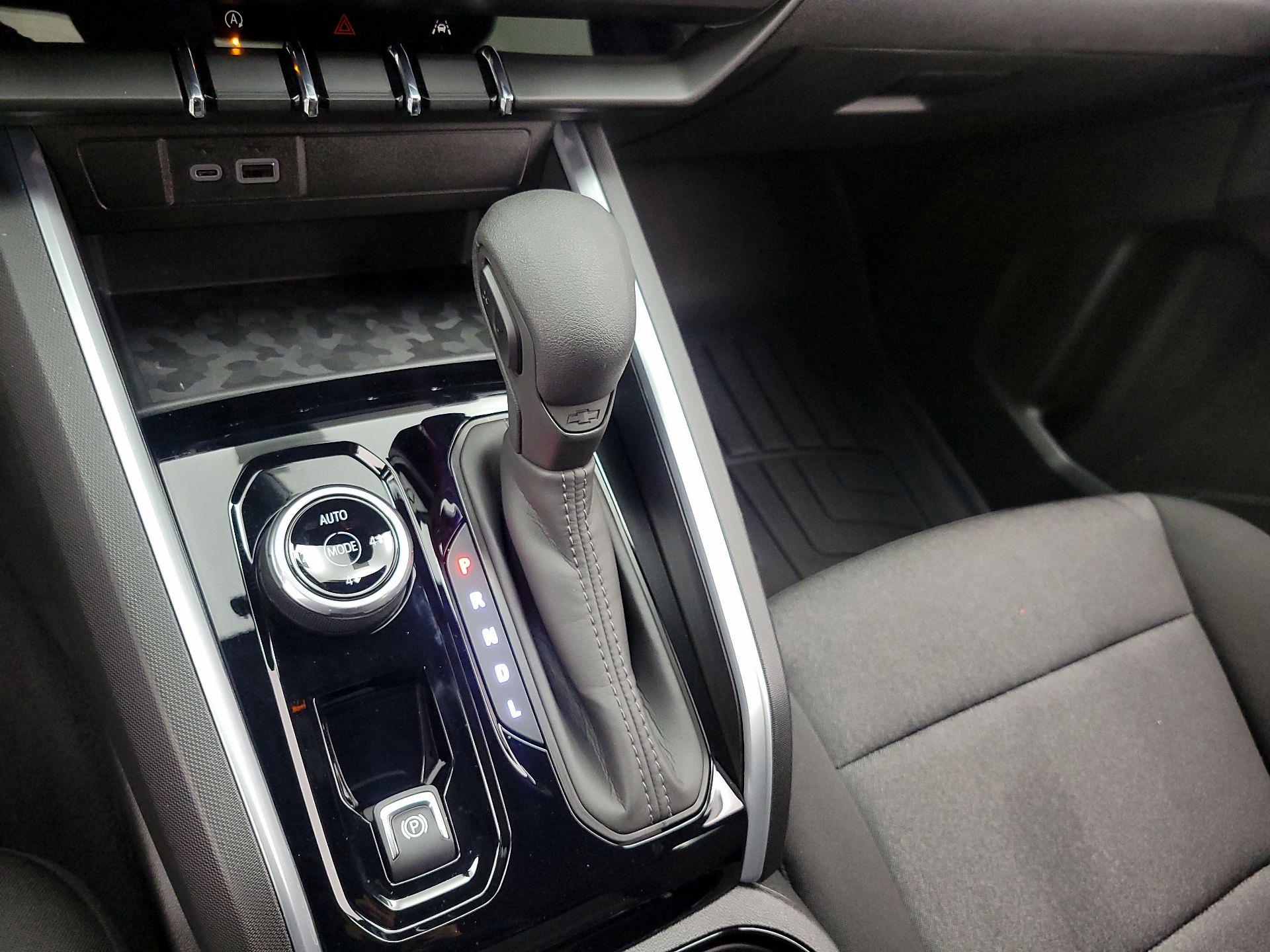 Thumbnail: 2024 Chevrolet Colorado - 17