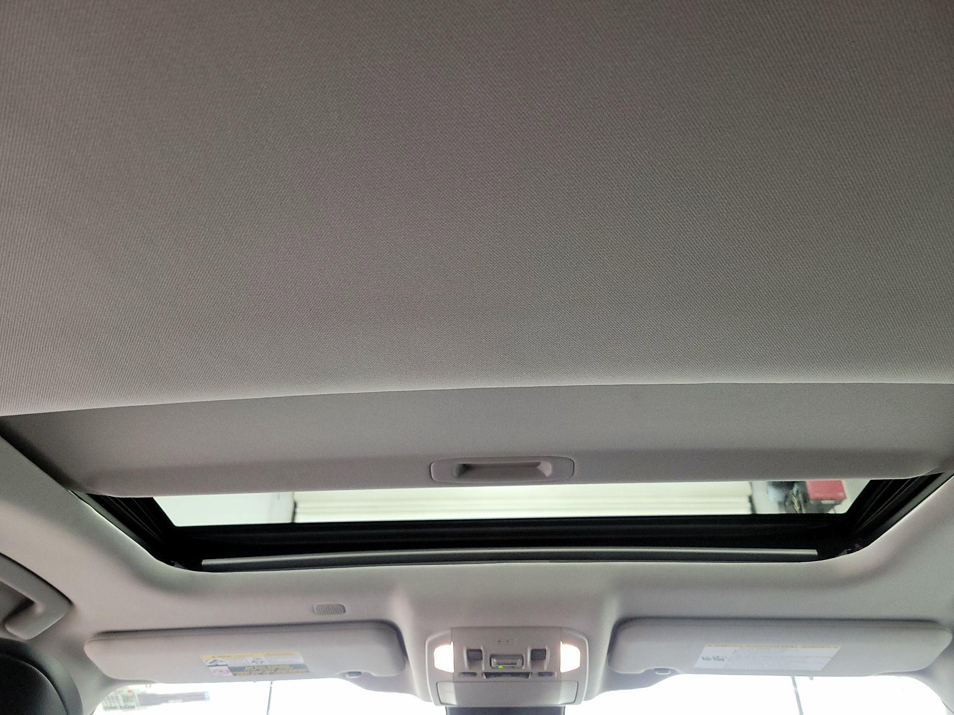 Thumbnail: 2022 Toyota Highlander - 19