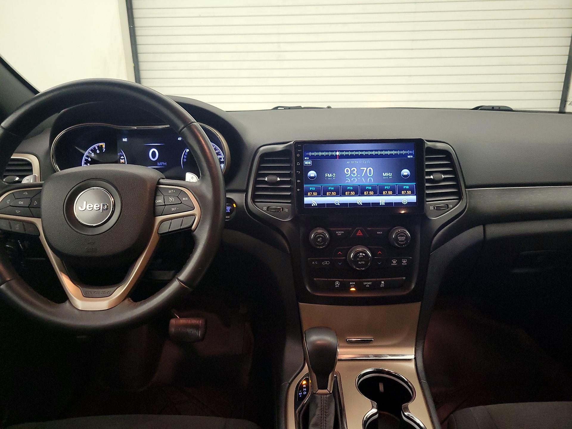 Thumbnail: 2016 Jeep Grand Cherokee - 9