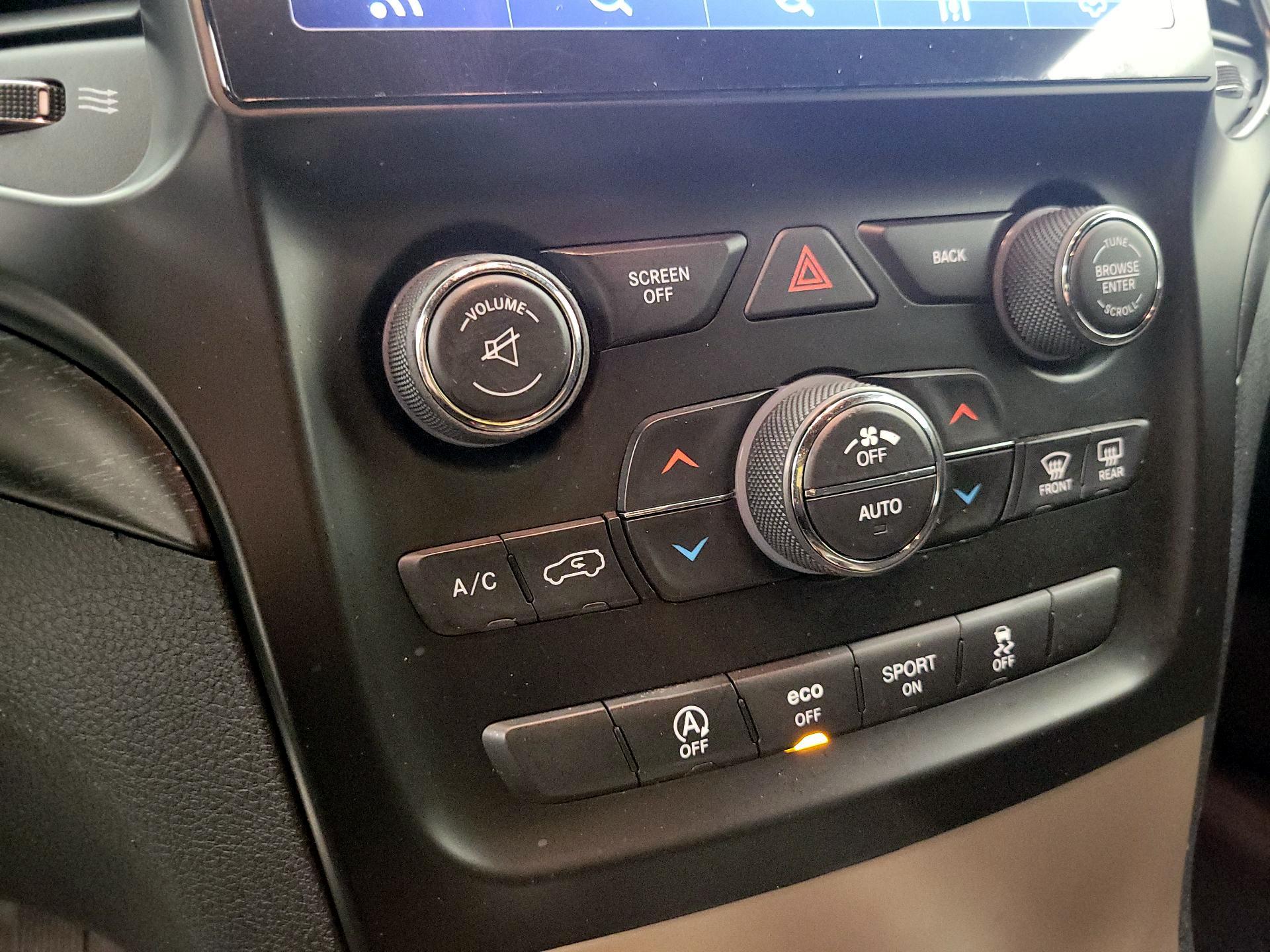 Thumbnail: 2016 Jeep Grand Cherokee - 15