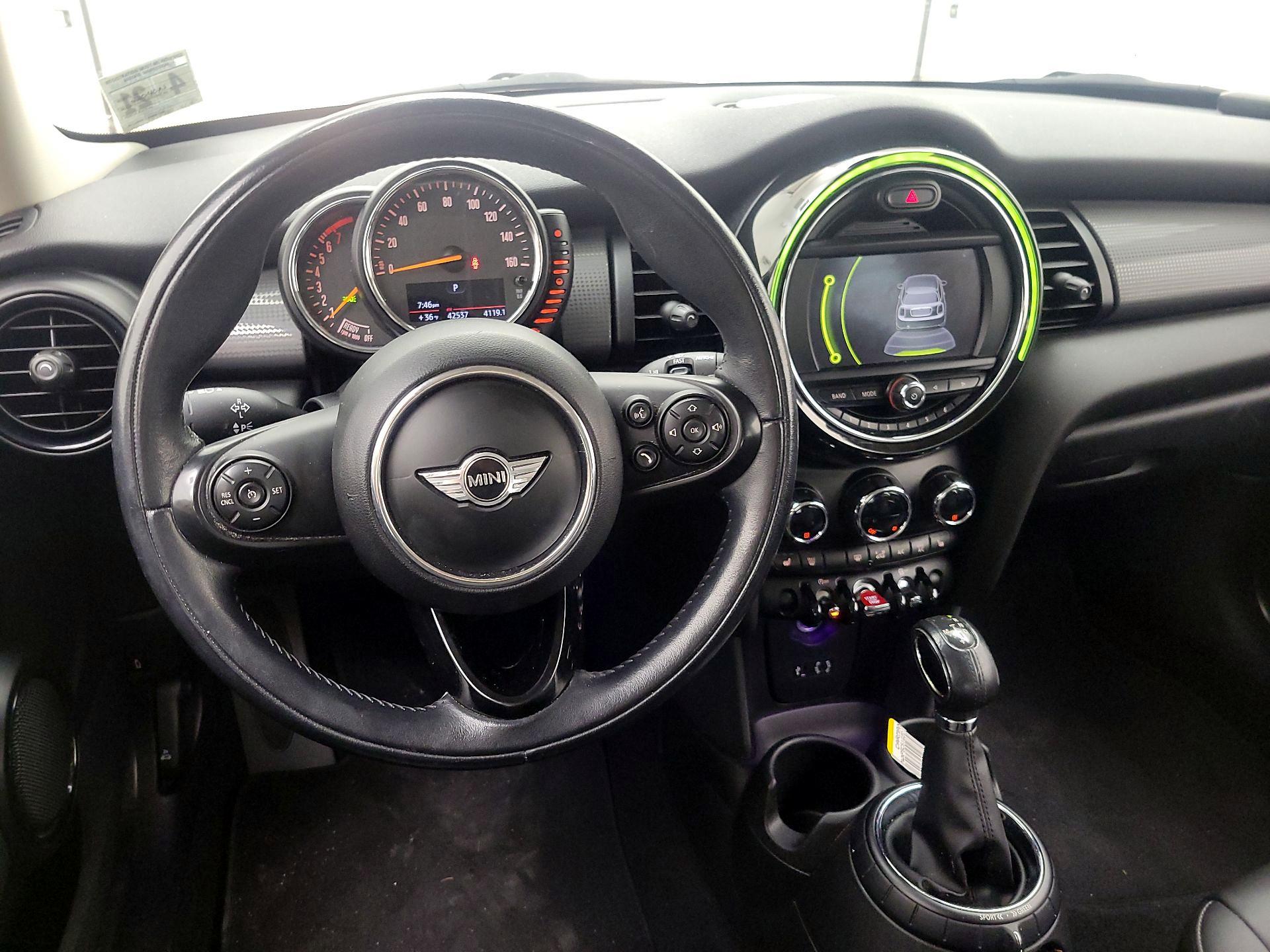 Thumbnail: 2016 MINI Cooper Hardtop - 10