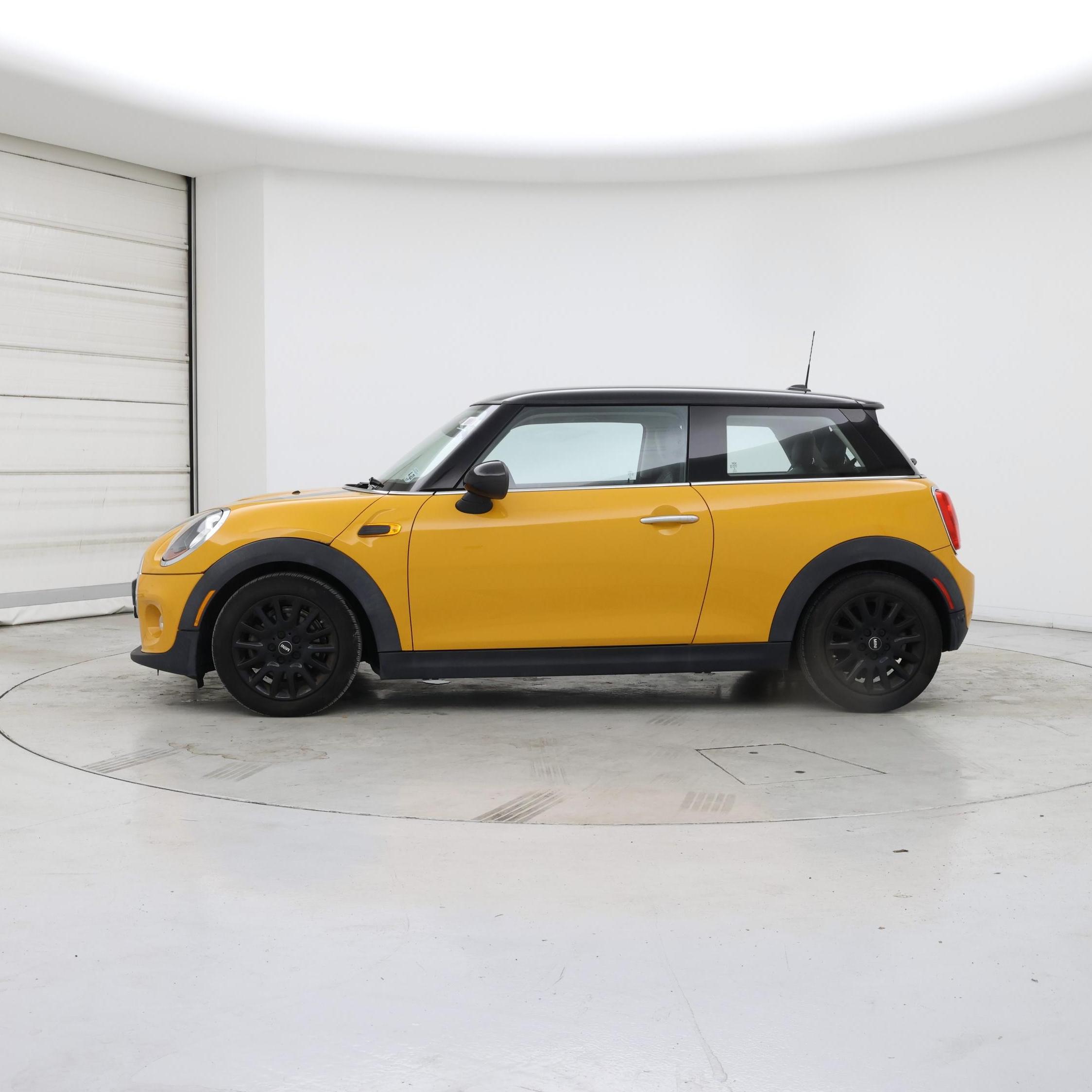 Thumbnail: 2016 MINI Cooper Hardtop - 3