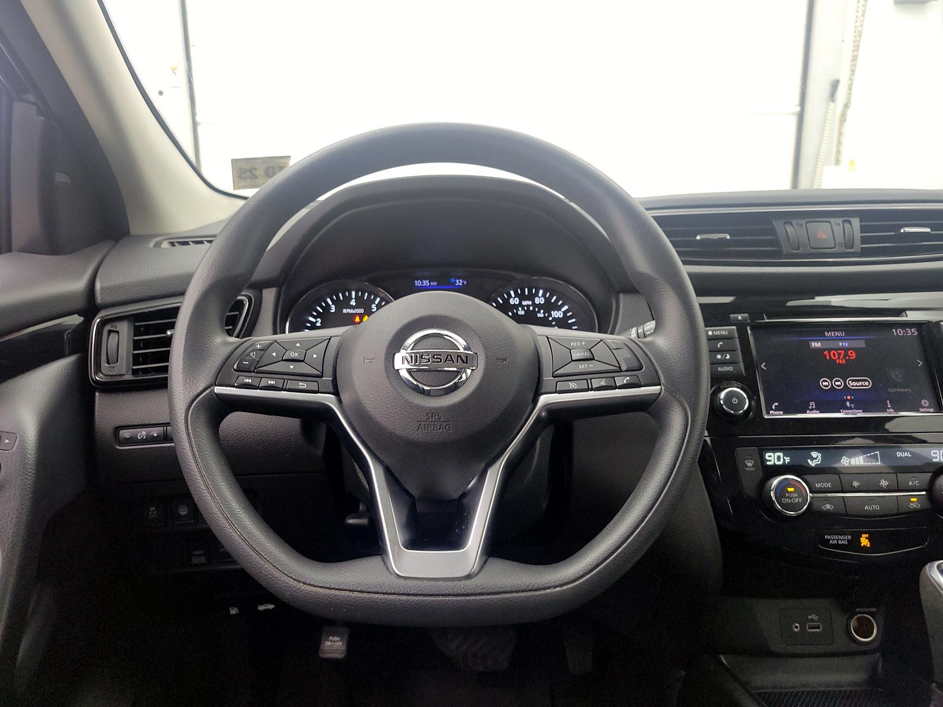 Thumbnail: 2020 Nissan Rogue Sport - 10