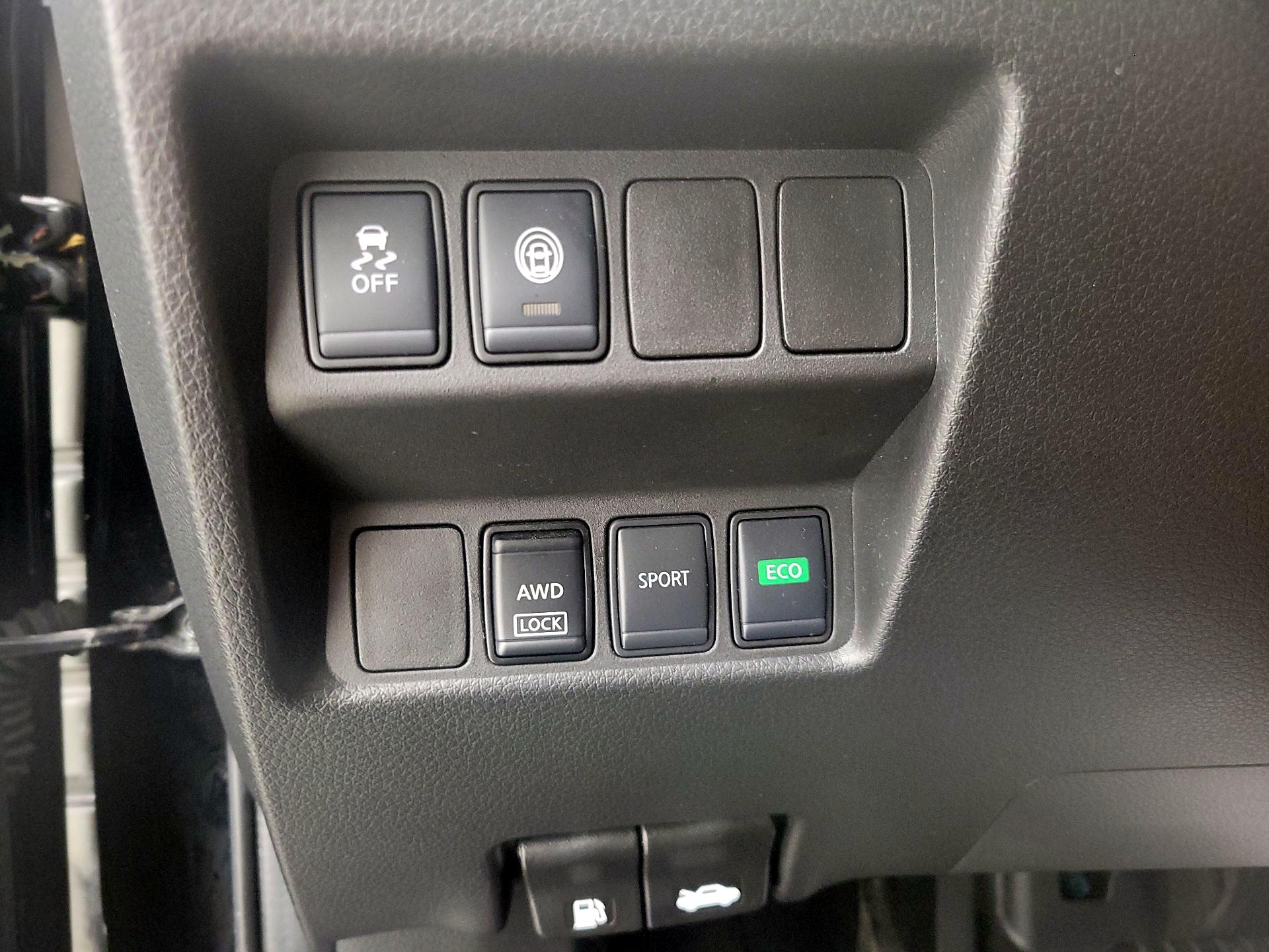 Thumbnail: 2020 Nissan Rogue Sport - 13