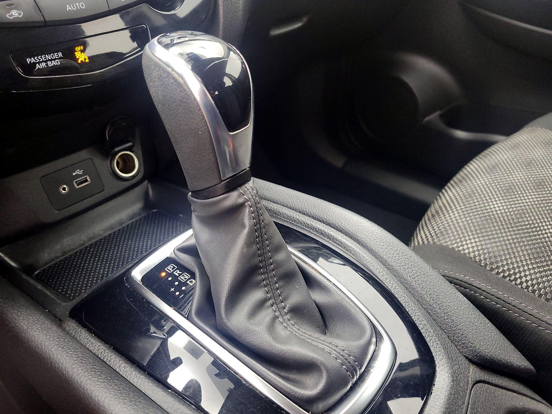 Thumbnail: 2020 Nissan Rogue Sport - 17