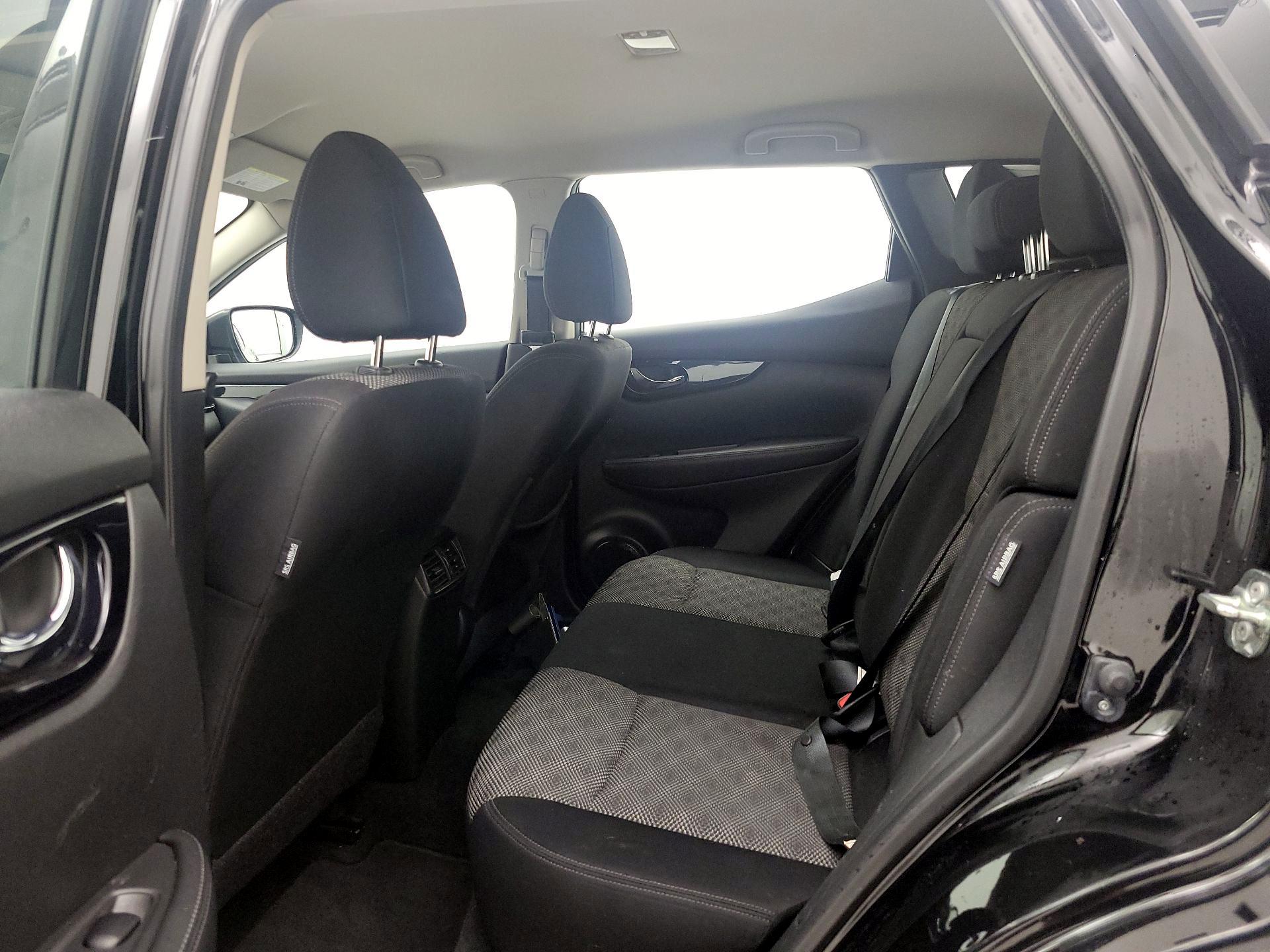 Thumbnail: 2020 Nissan Rogue Sport - 18