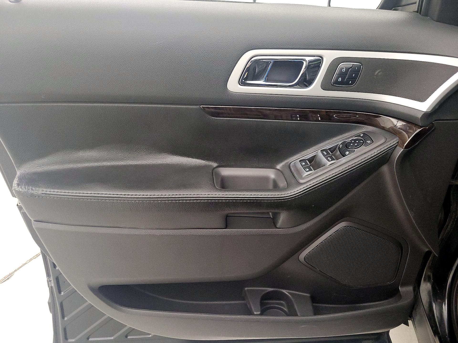 Thumbnail: 2015 Ford Explorer - 12