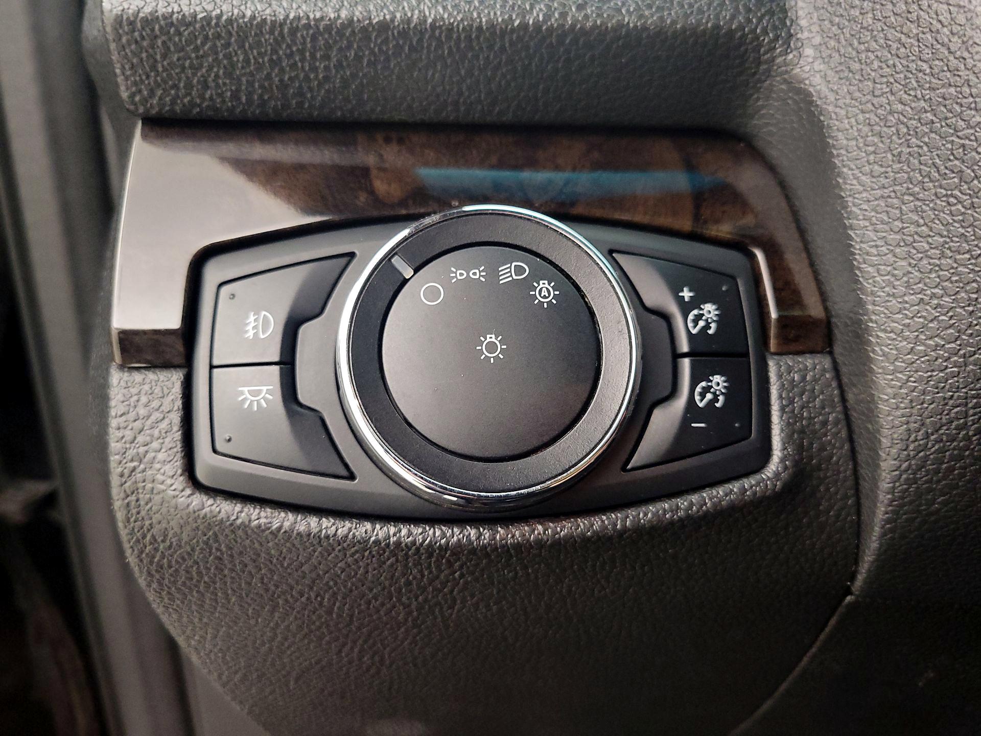 Thumbnail: 2015 Ford Explorer - 13