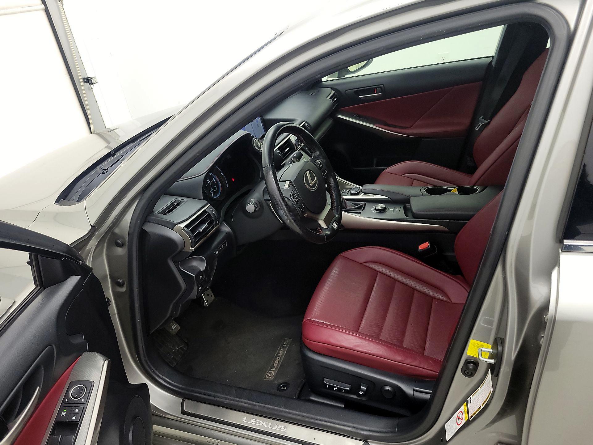 Thumbnail: 2017 Lexus IS - 11