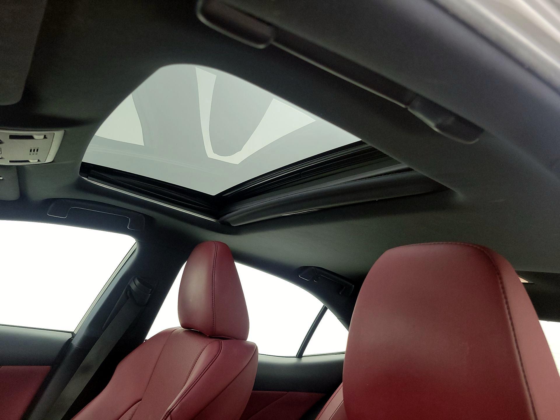 Thumbnail: 2017 Lexus IS - 19