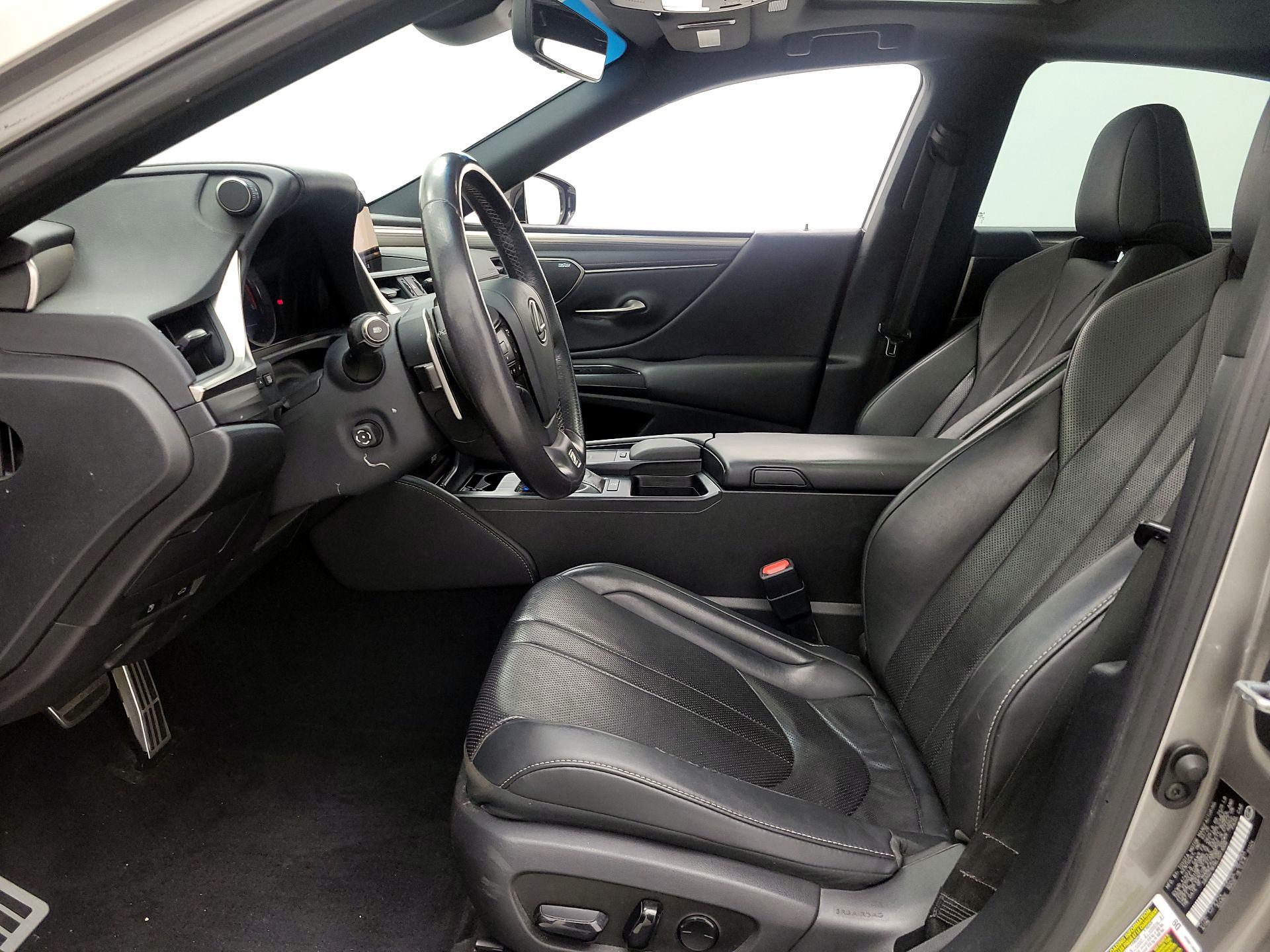 Thumbnail: 2020 Lexus ES - 11