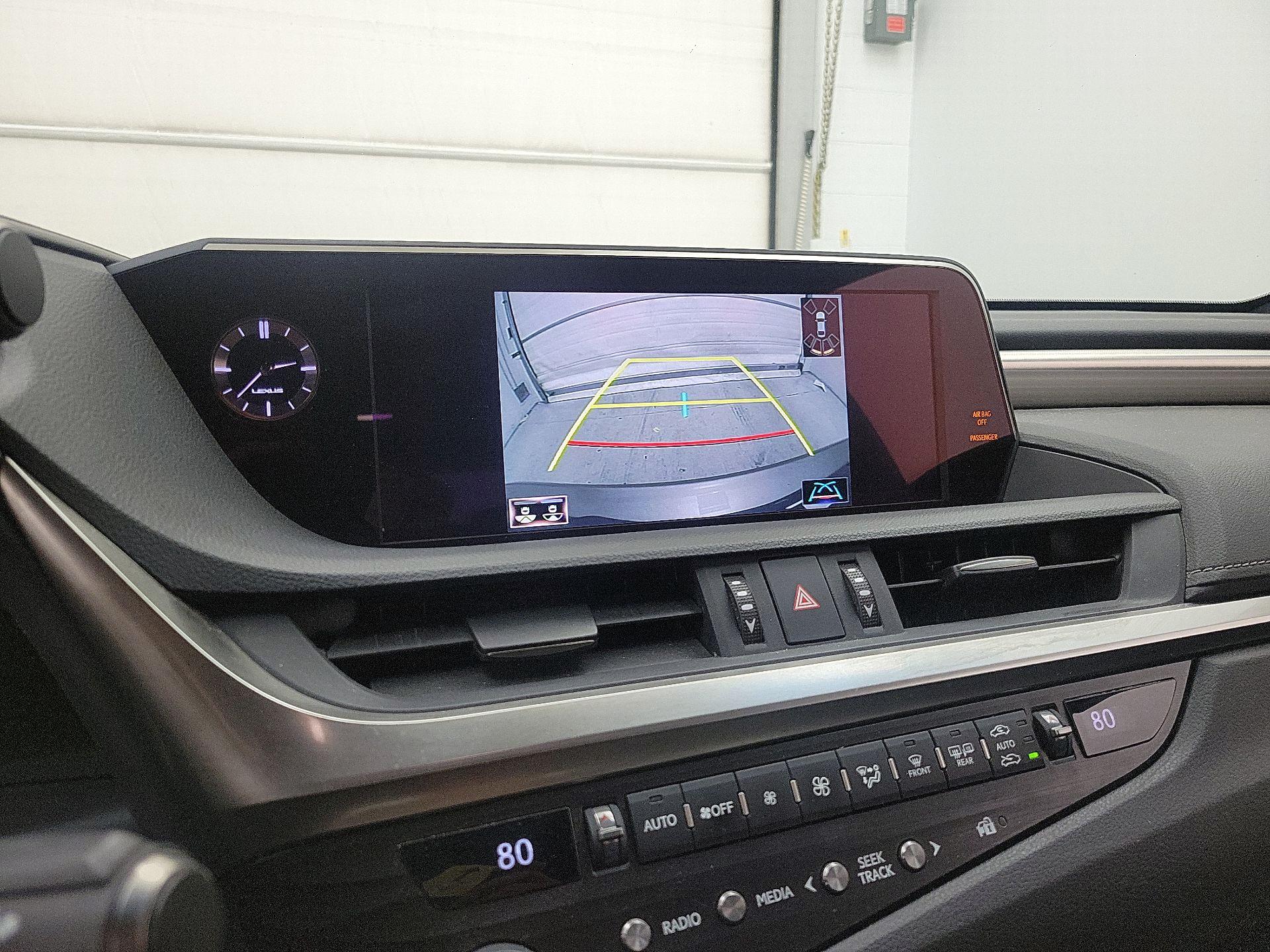 Thumbnail: 2020 Lexus ES - 14