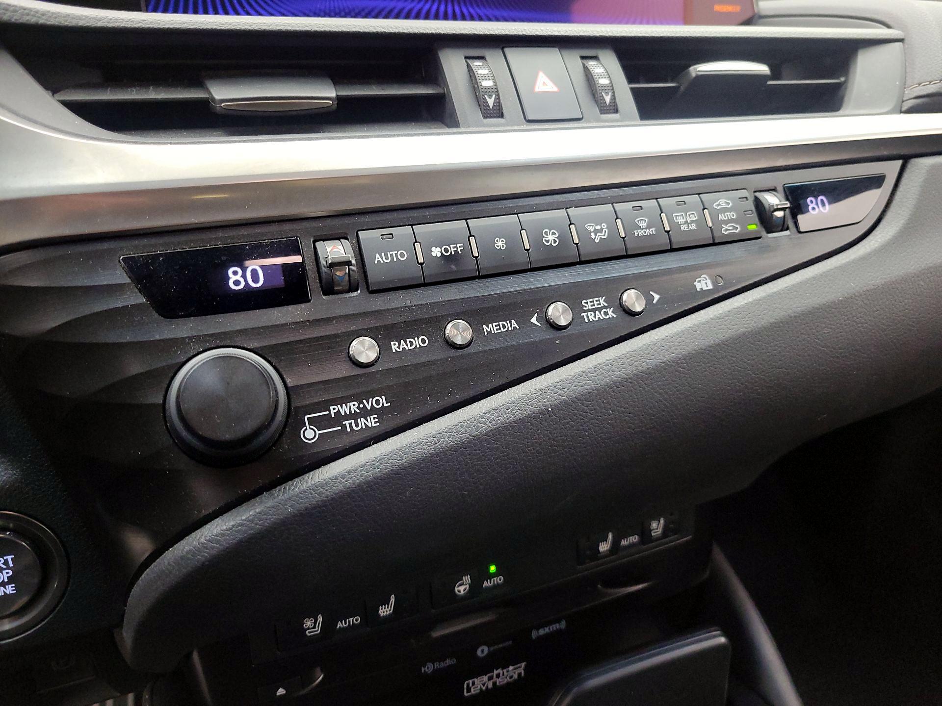 Thumbnail: 2020 Lexus ES - 16