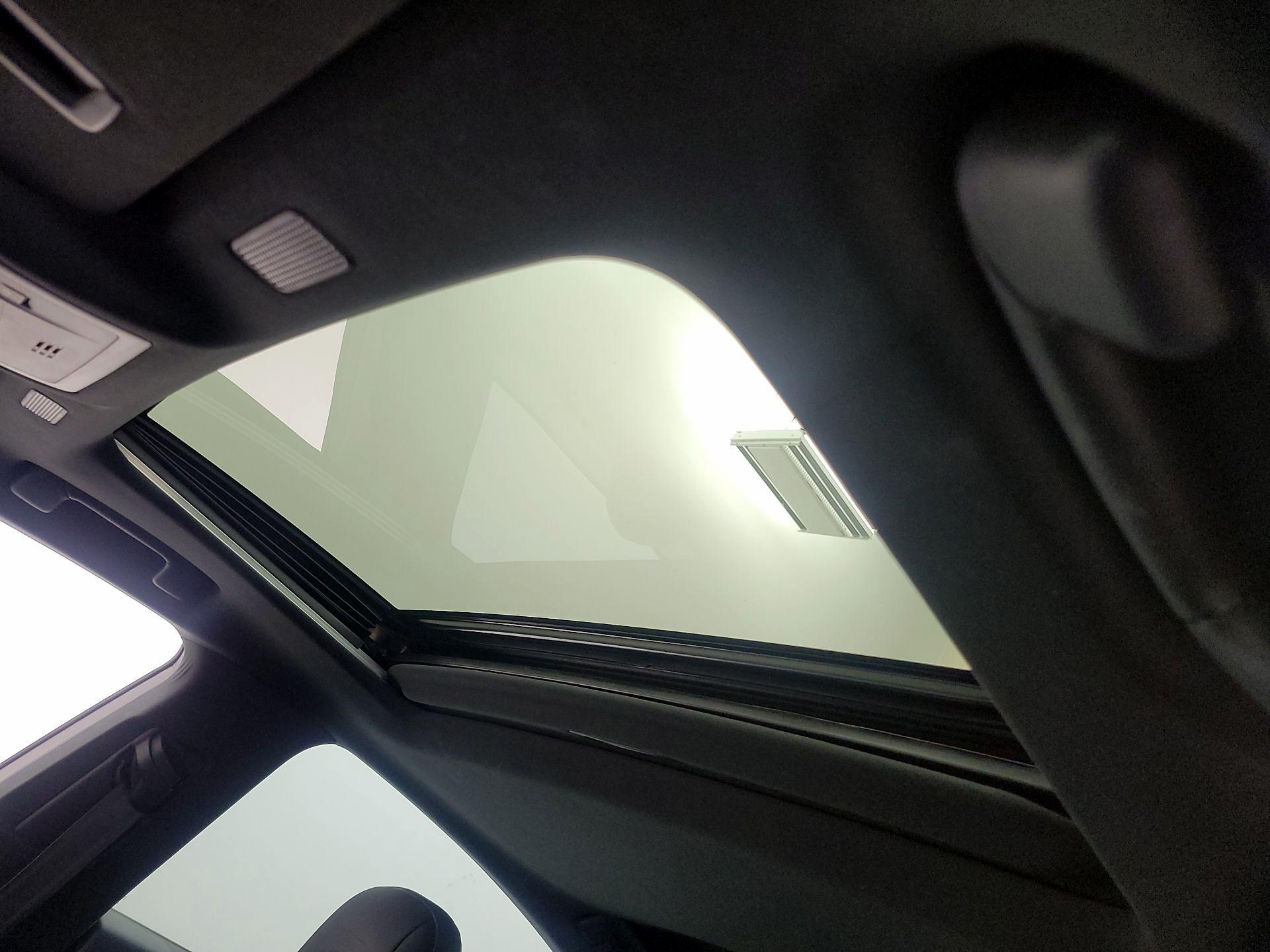 Thumbnail: 2020 Lexus ES - 18