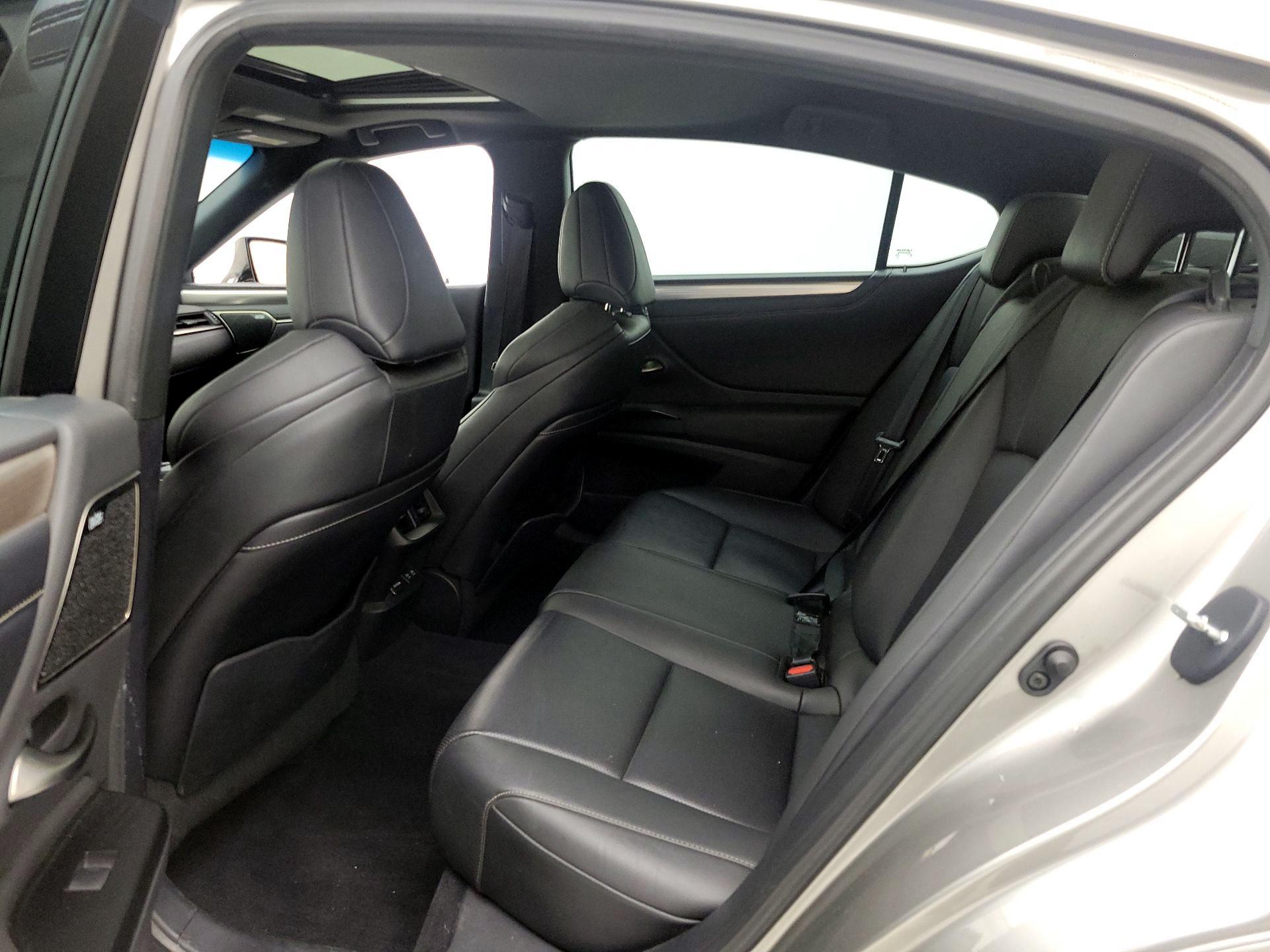 Thumbnail: 2020 Lexus ES - 19