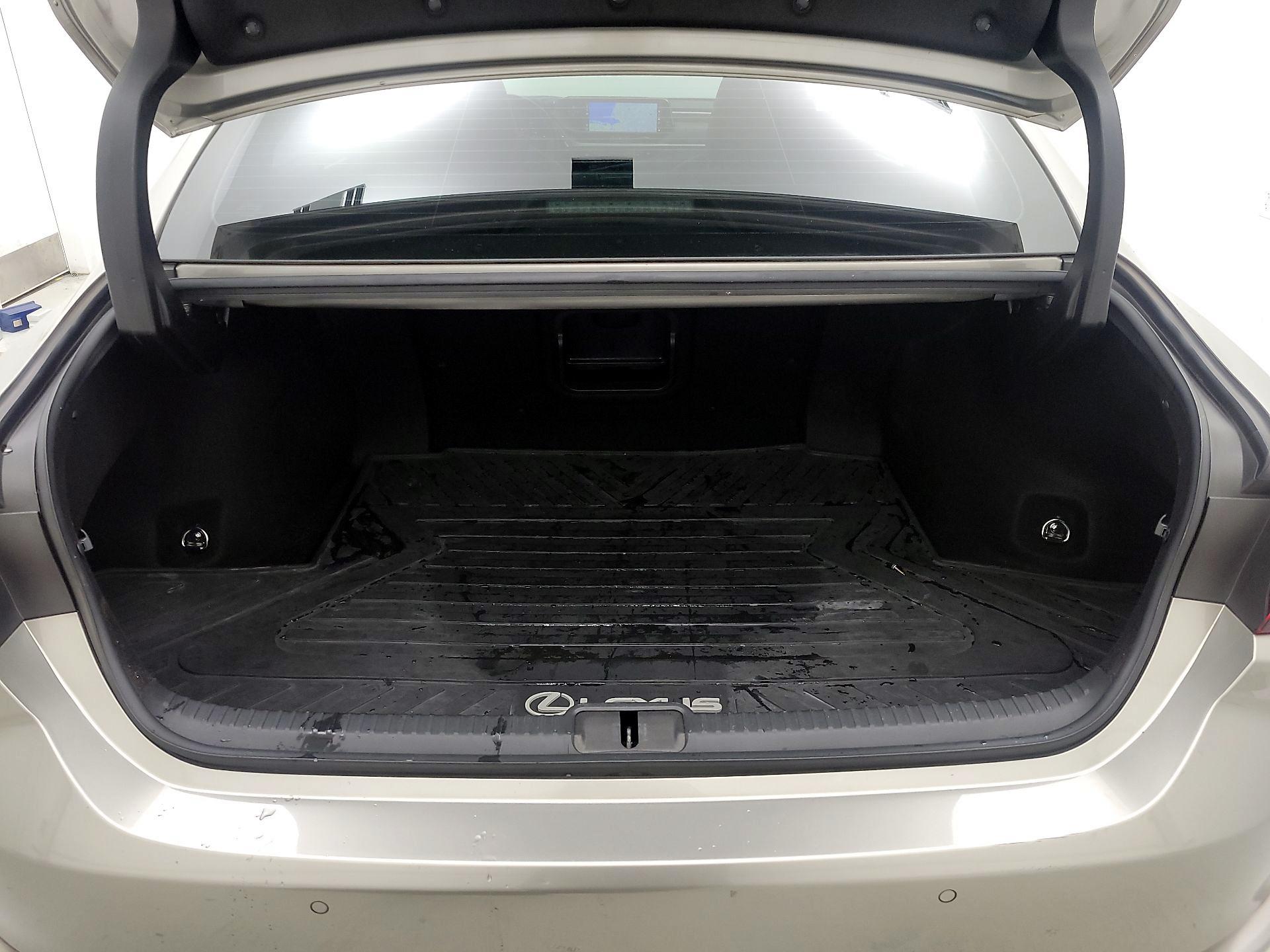 Thumbnail: 2020 Lexus ES - 20