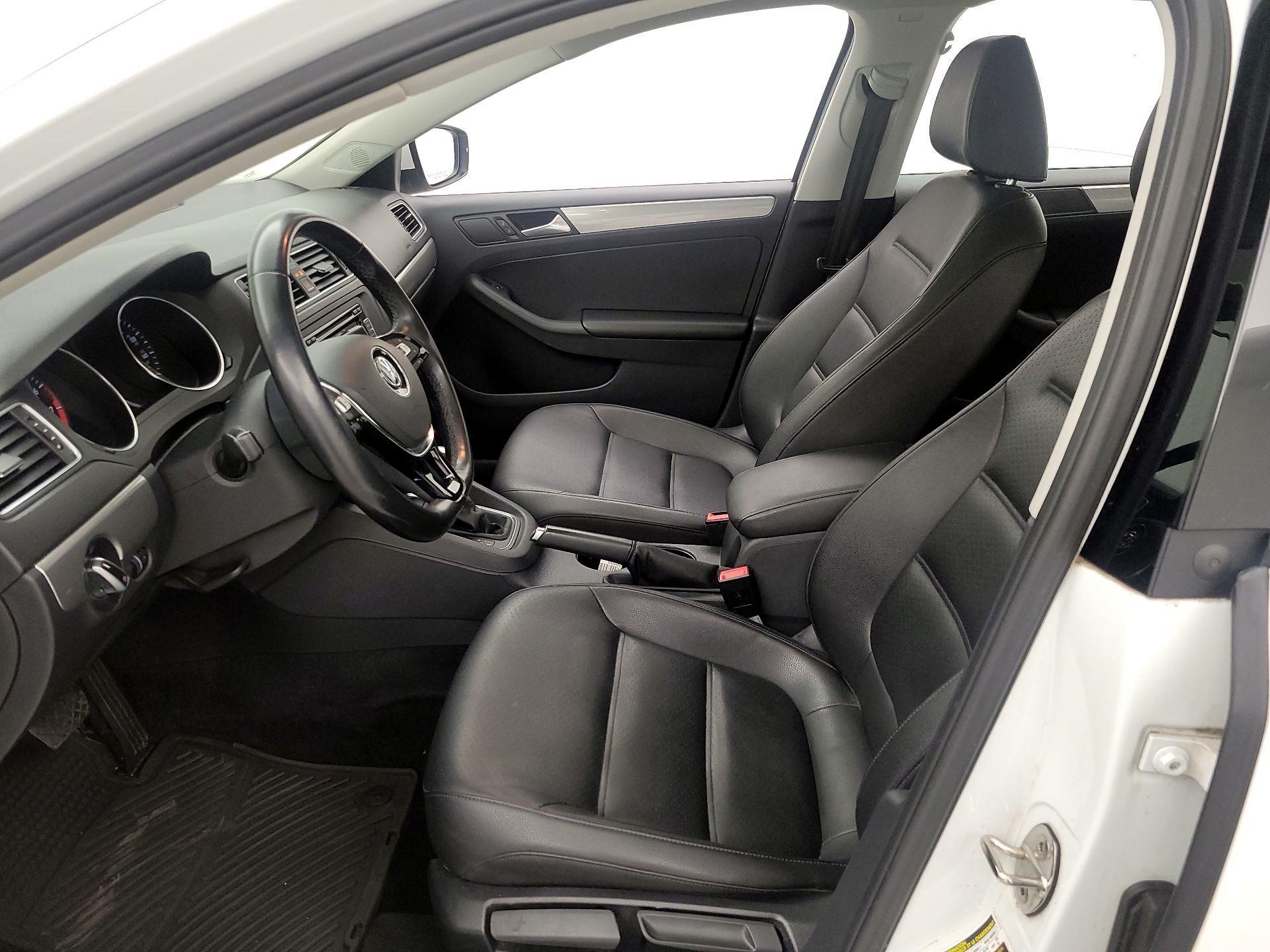 Thumbnail: 2015 Volkswagen Jetta - 9