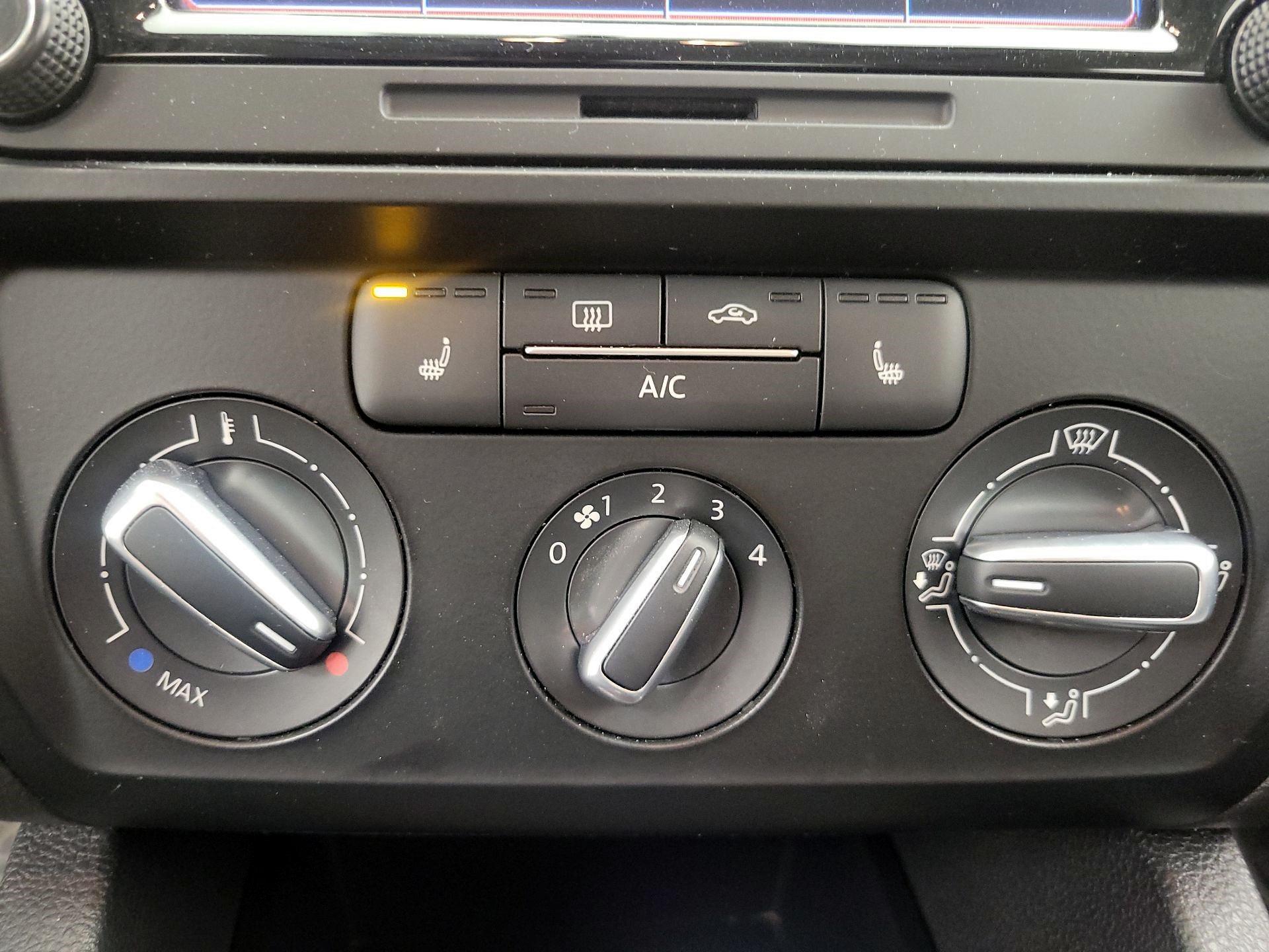 Thumbnail: 2015 Volkswagen Jetta - 14