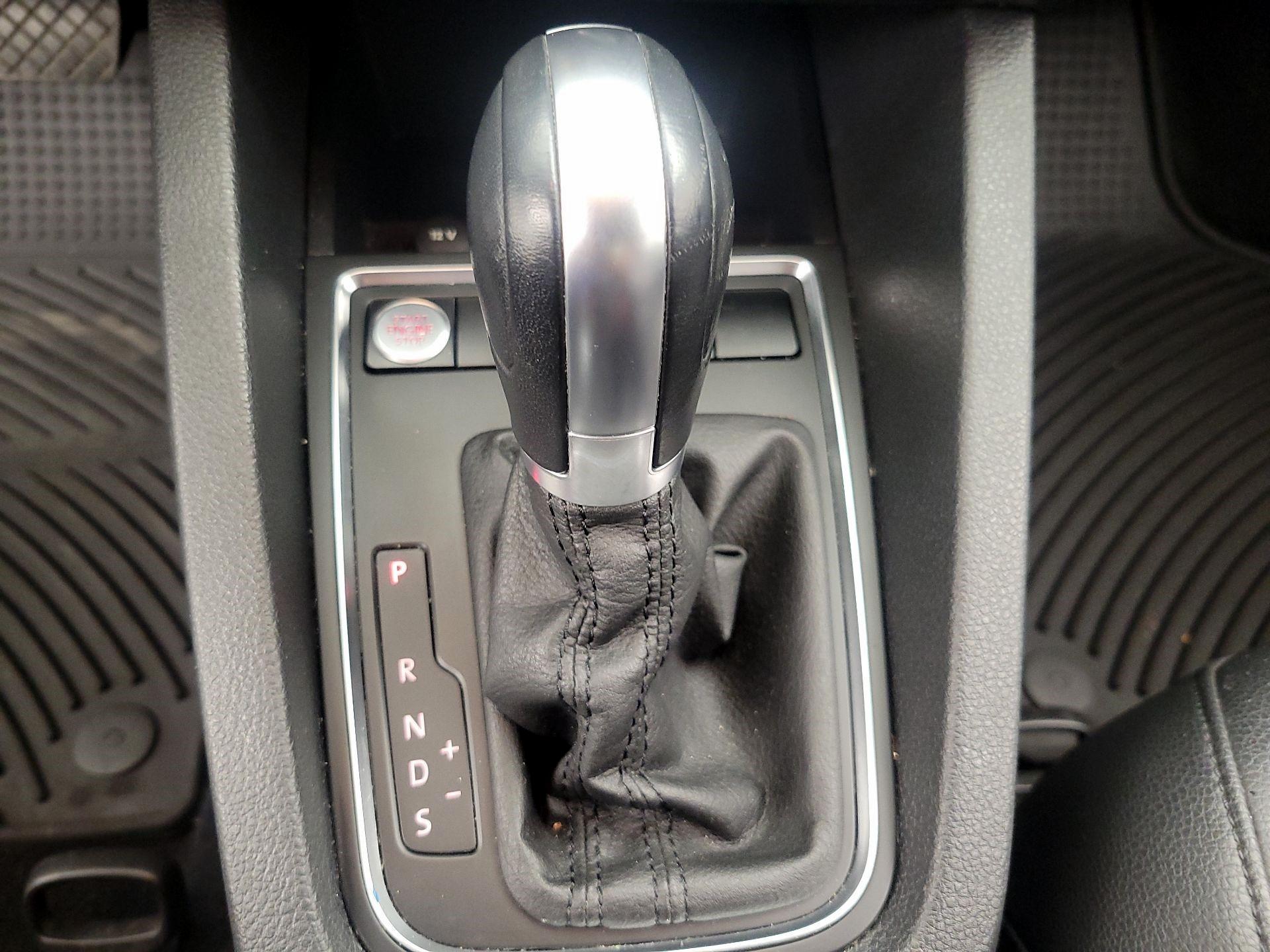 Thumbnail: 2015 Volkswagen Jetta - 15