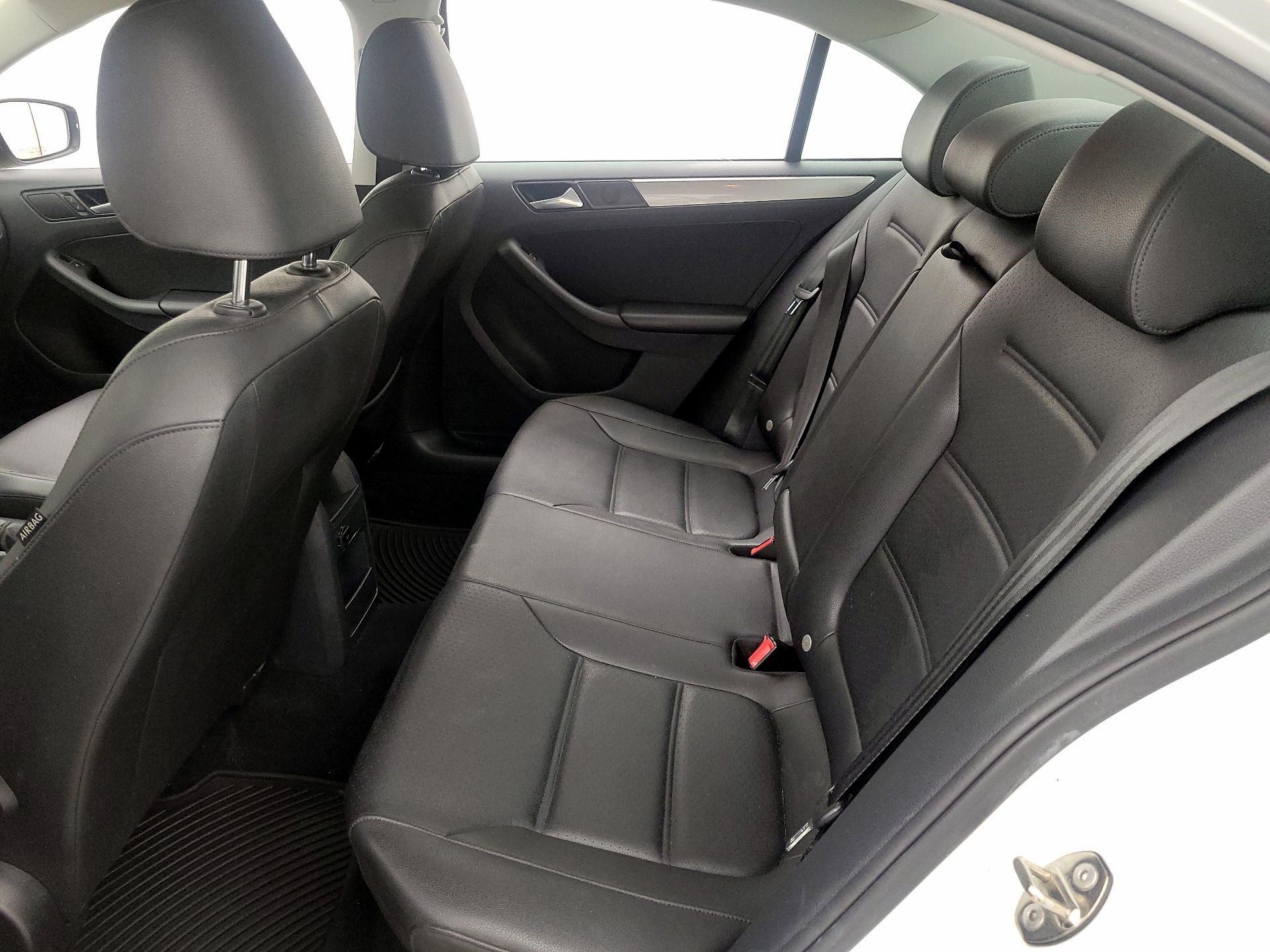 Thumbnail: 2015 Volkswagen Jetta - 18