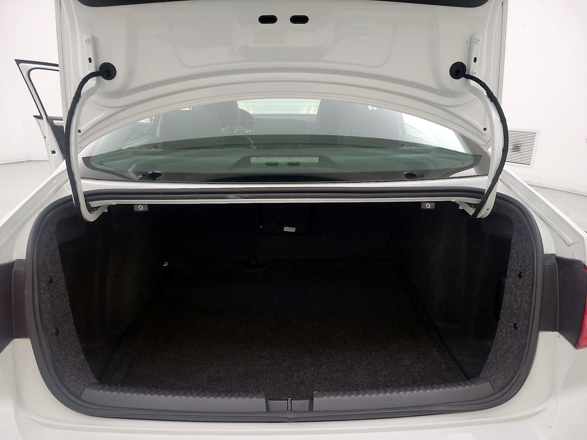 Thumbnail: 2015 Volkswagen Jetta - 19