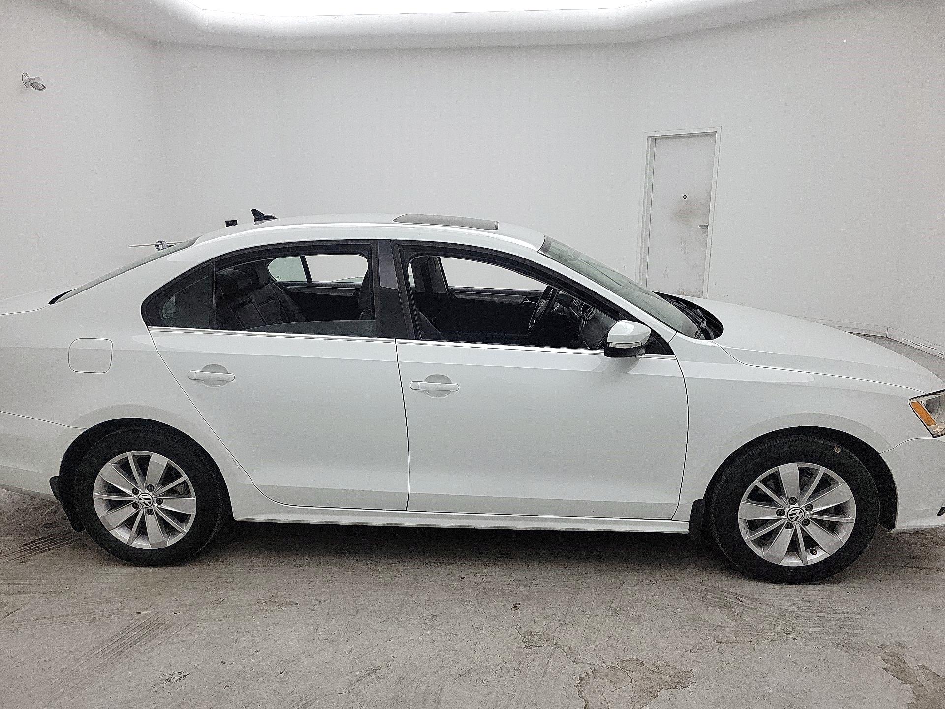 Thumbnail: 2015 Volkswagen Jetta - 4