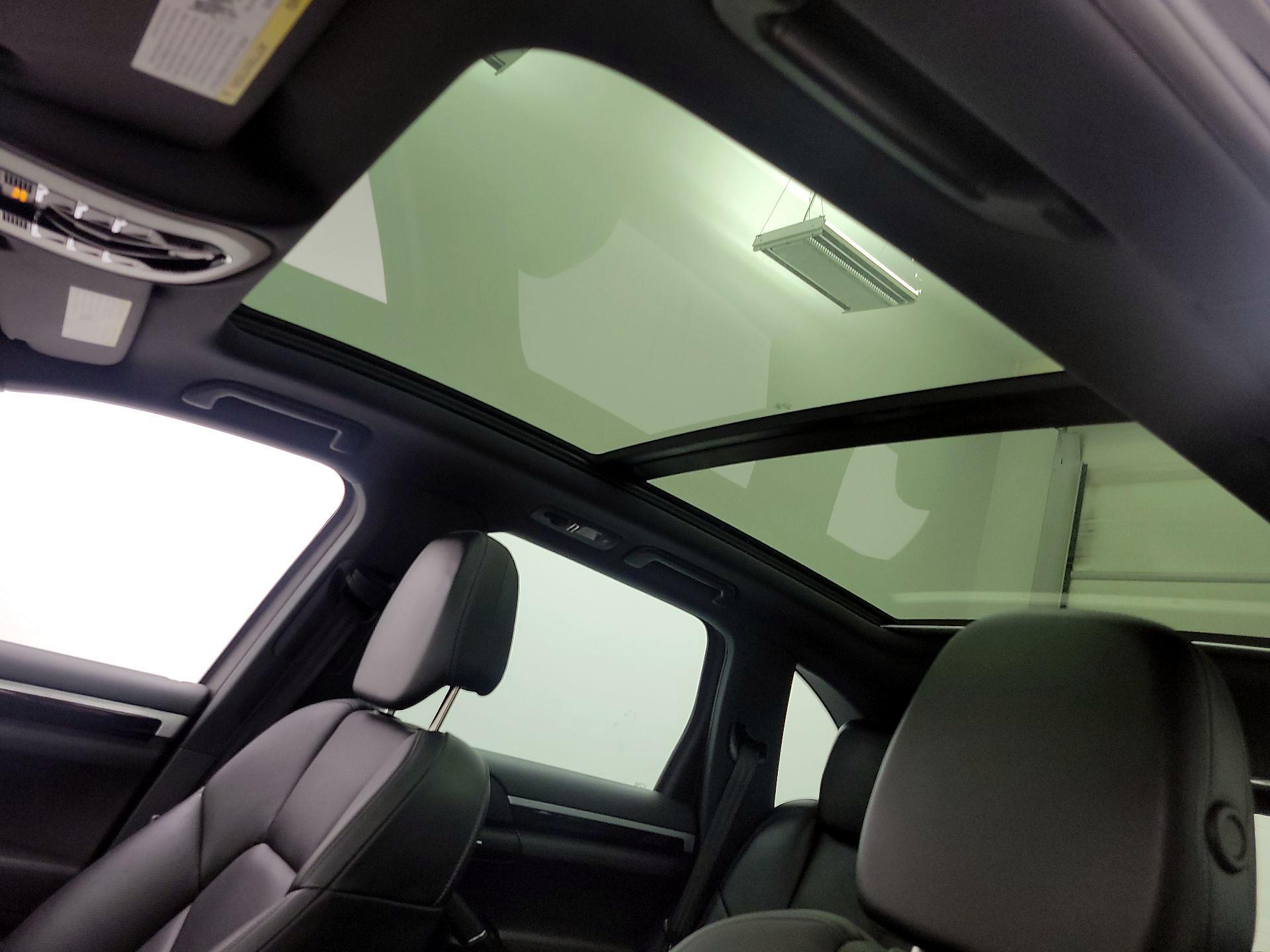 Thumbnail: 2018 Porsche Cayenne - 17