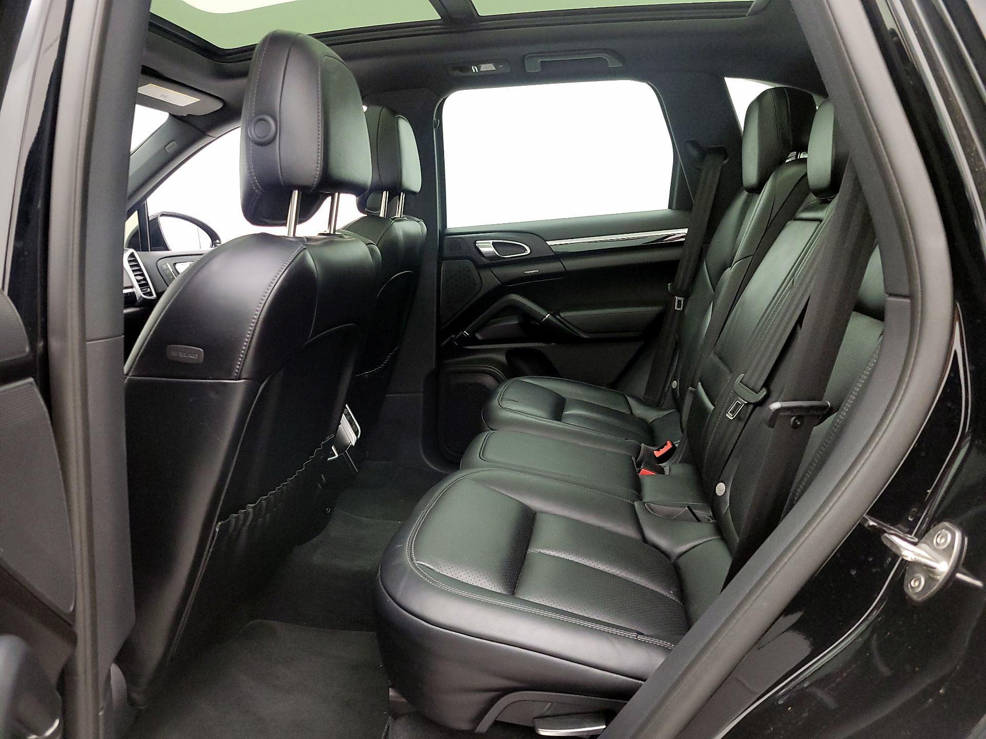 Thumbnail: 2018 Porsche Cayenne - 18