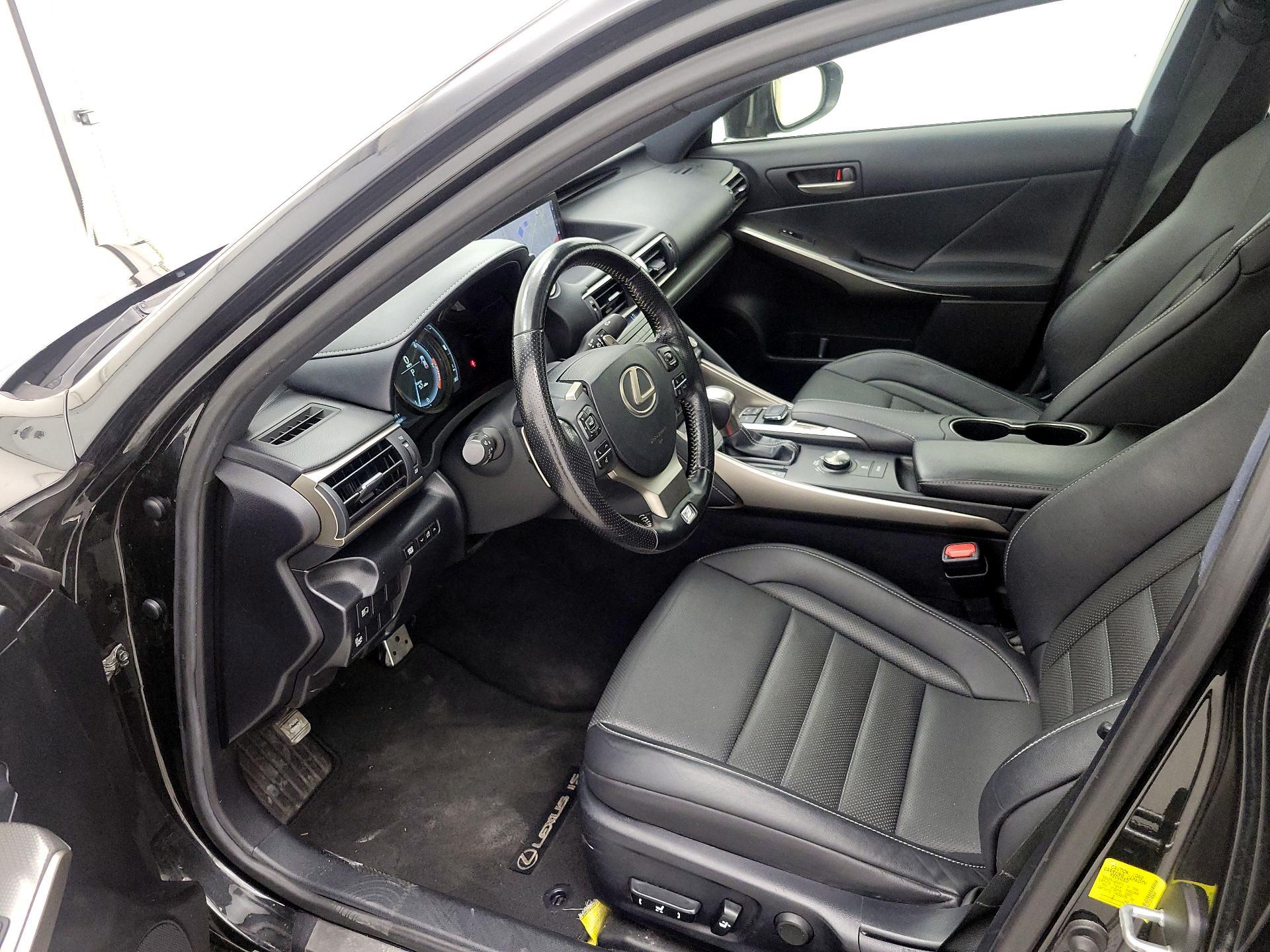 Thumbnail: 2018 Lexus IS - 11