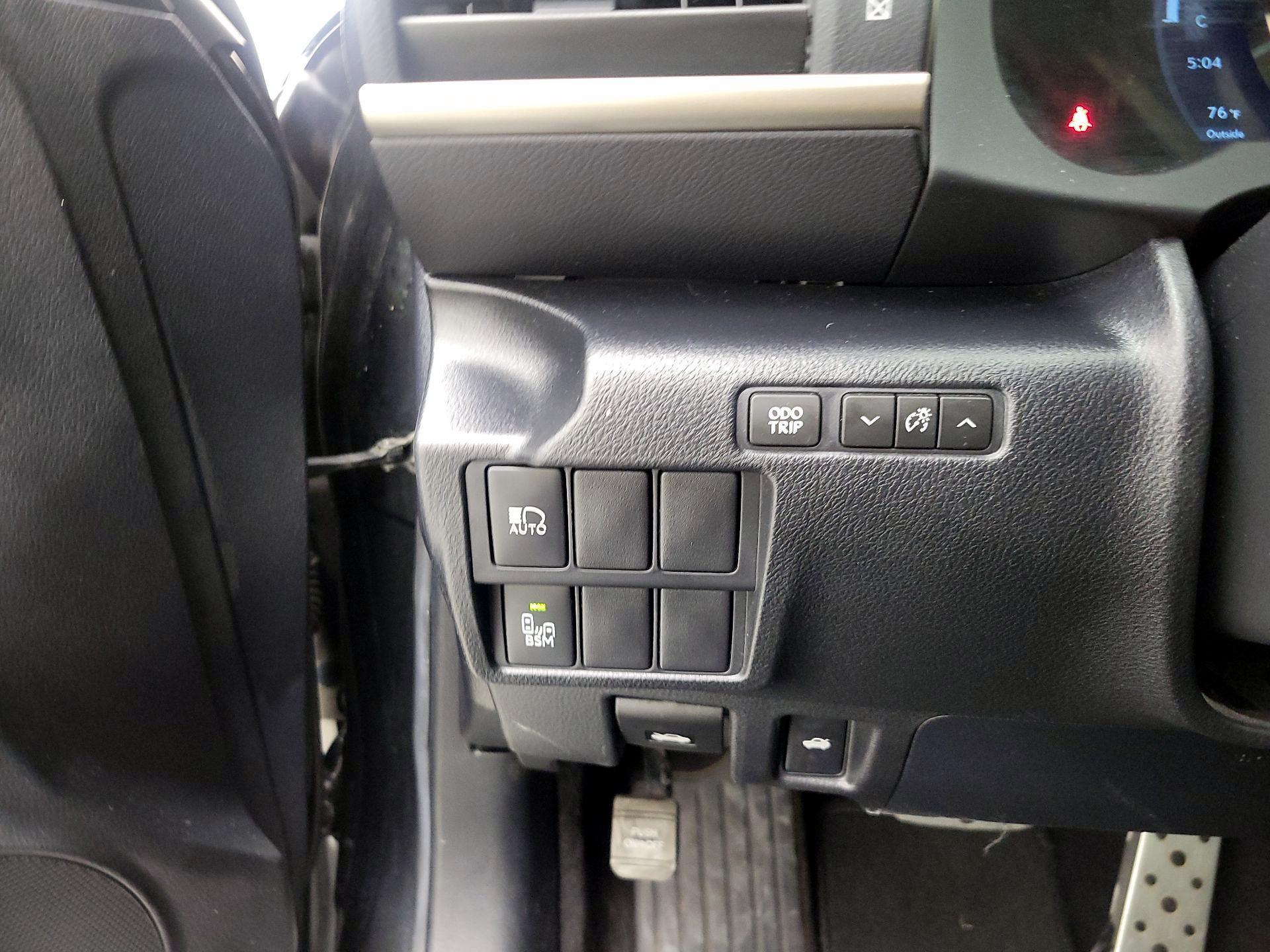 Thumbnail: 2018 Lexus IS - 13