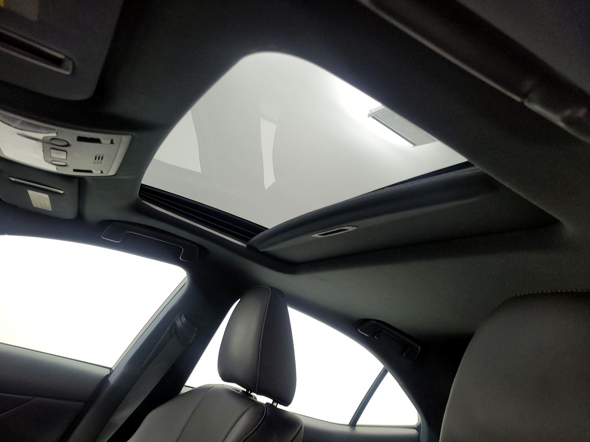 Thumbnail: 2018 Lexus IS - 18