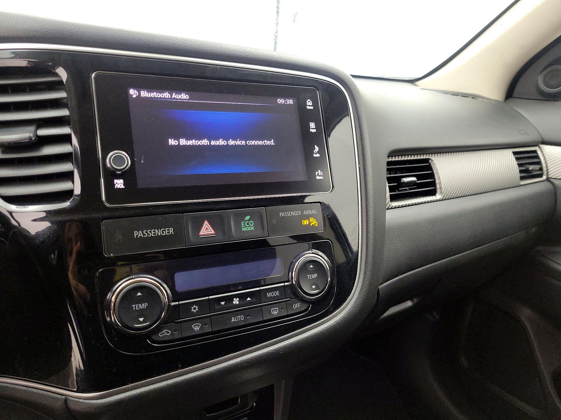 Thumbnail: 2018 Mitsubishi Outlander - 16