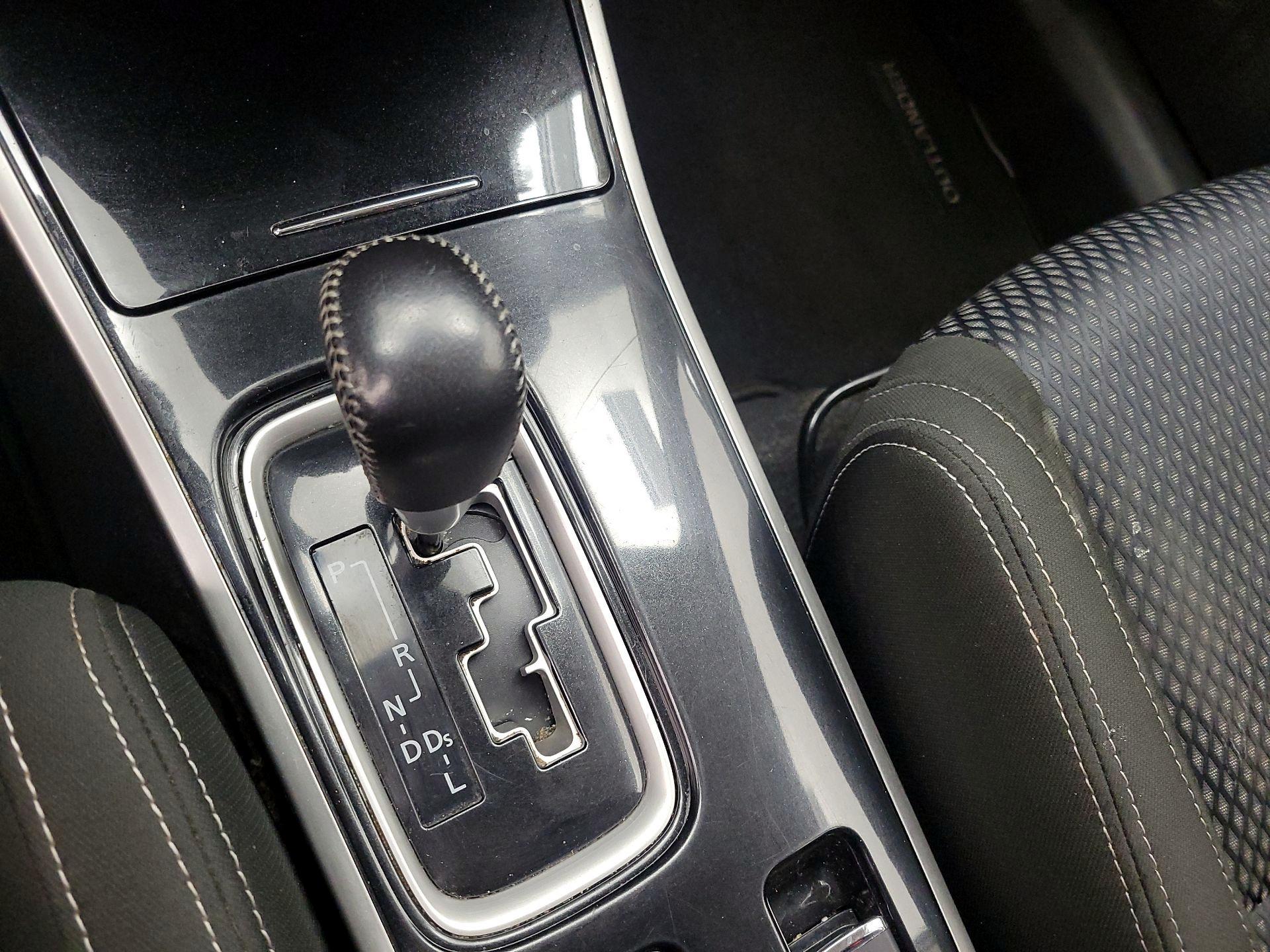 Thumbnail: 2018 Mitsubishi Outlander - 17