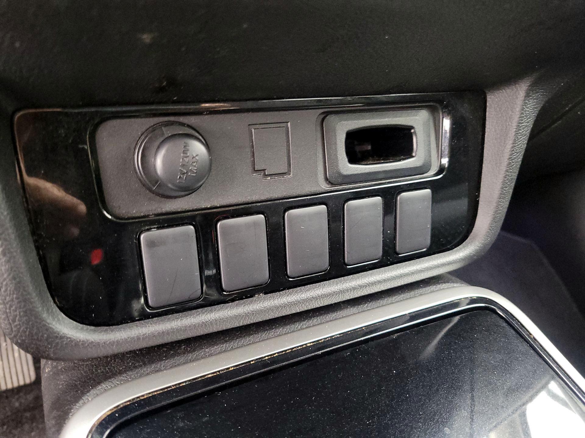 Thumbnail: 2018 Mitsubishi Outlander - 18