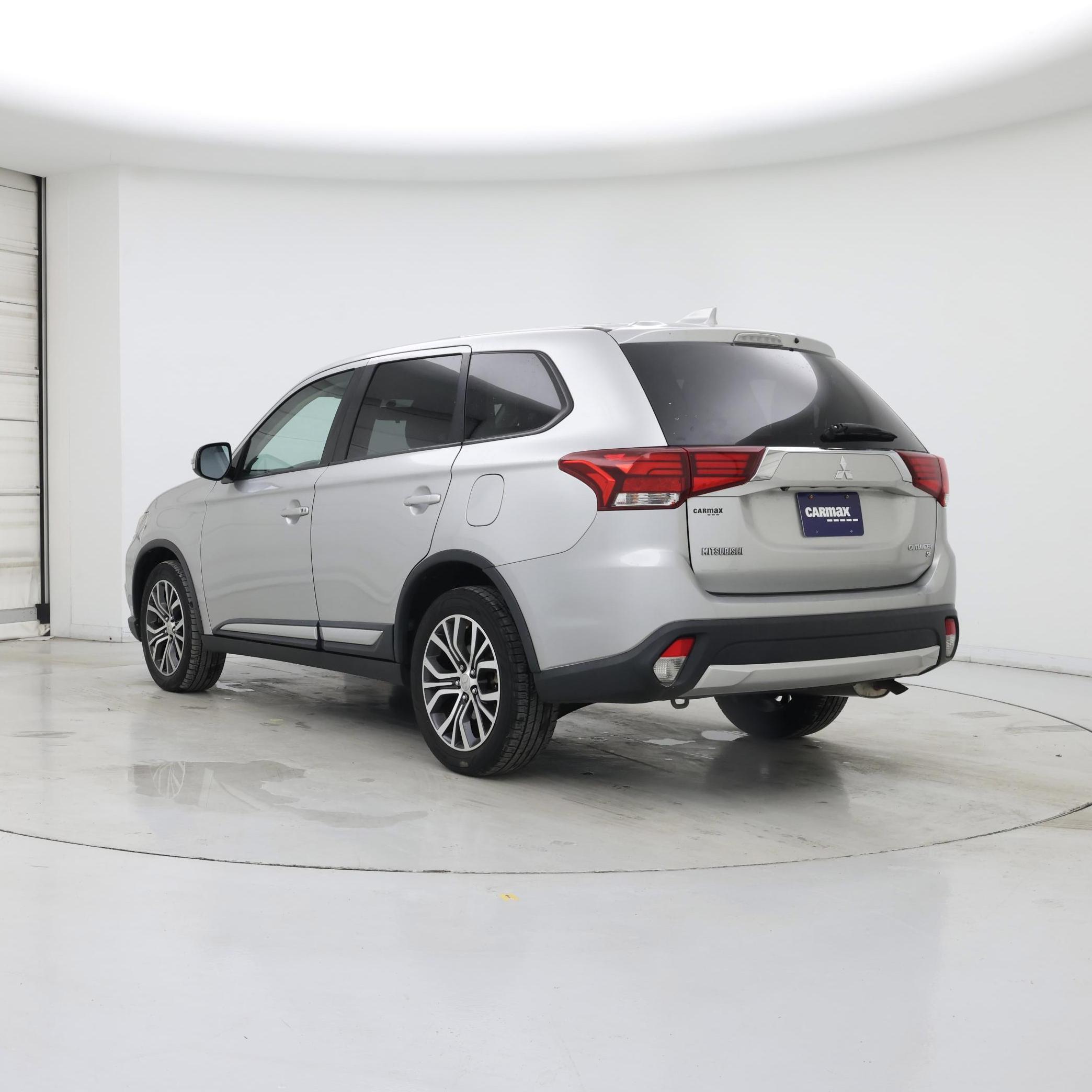 Thumbnail: 2018 Mitsubishi Outlander - 2