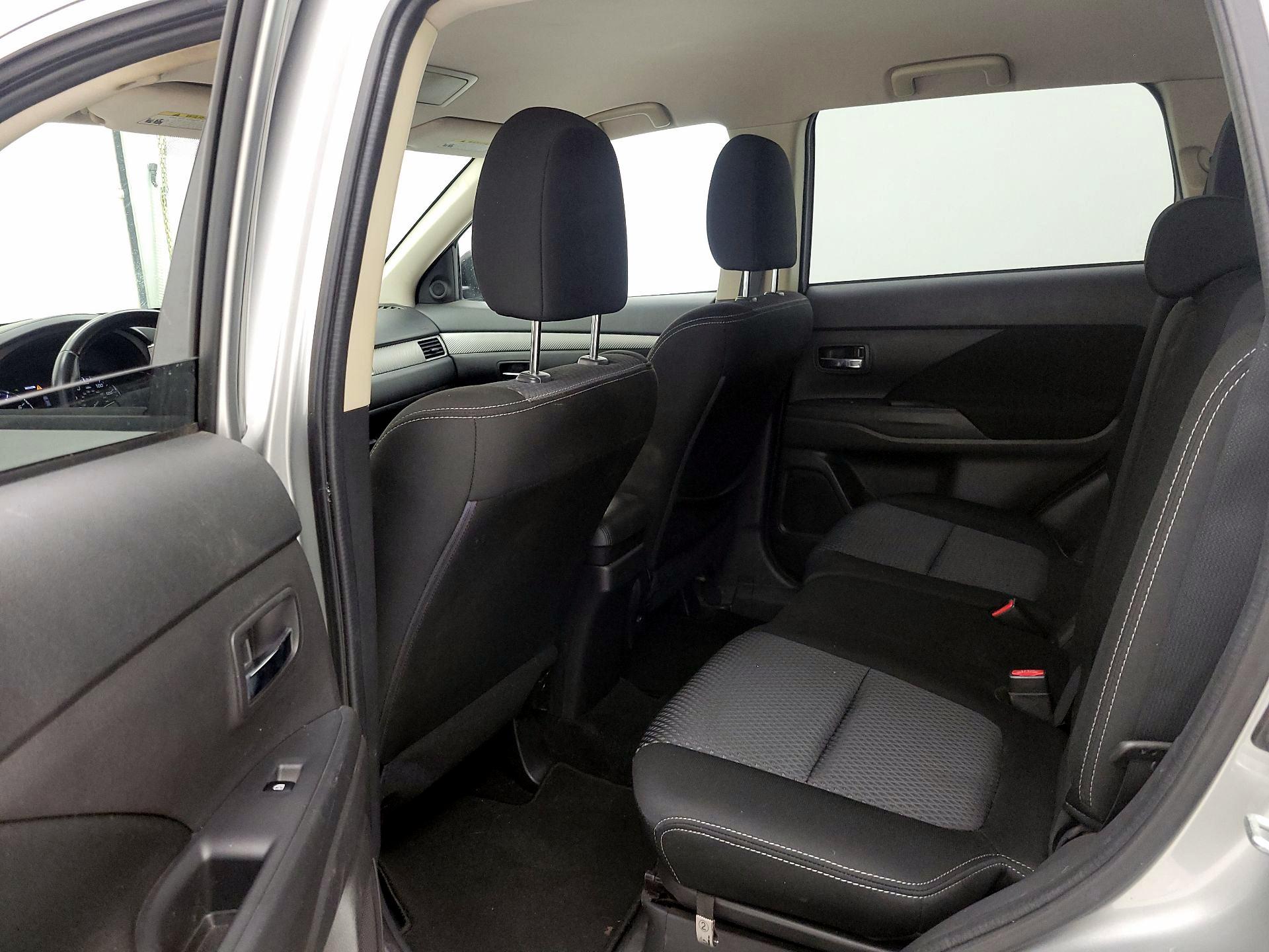 Thumbnail: 2018 Mitsubishi Outlander - 19