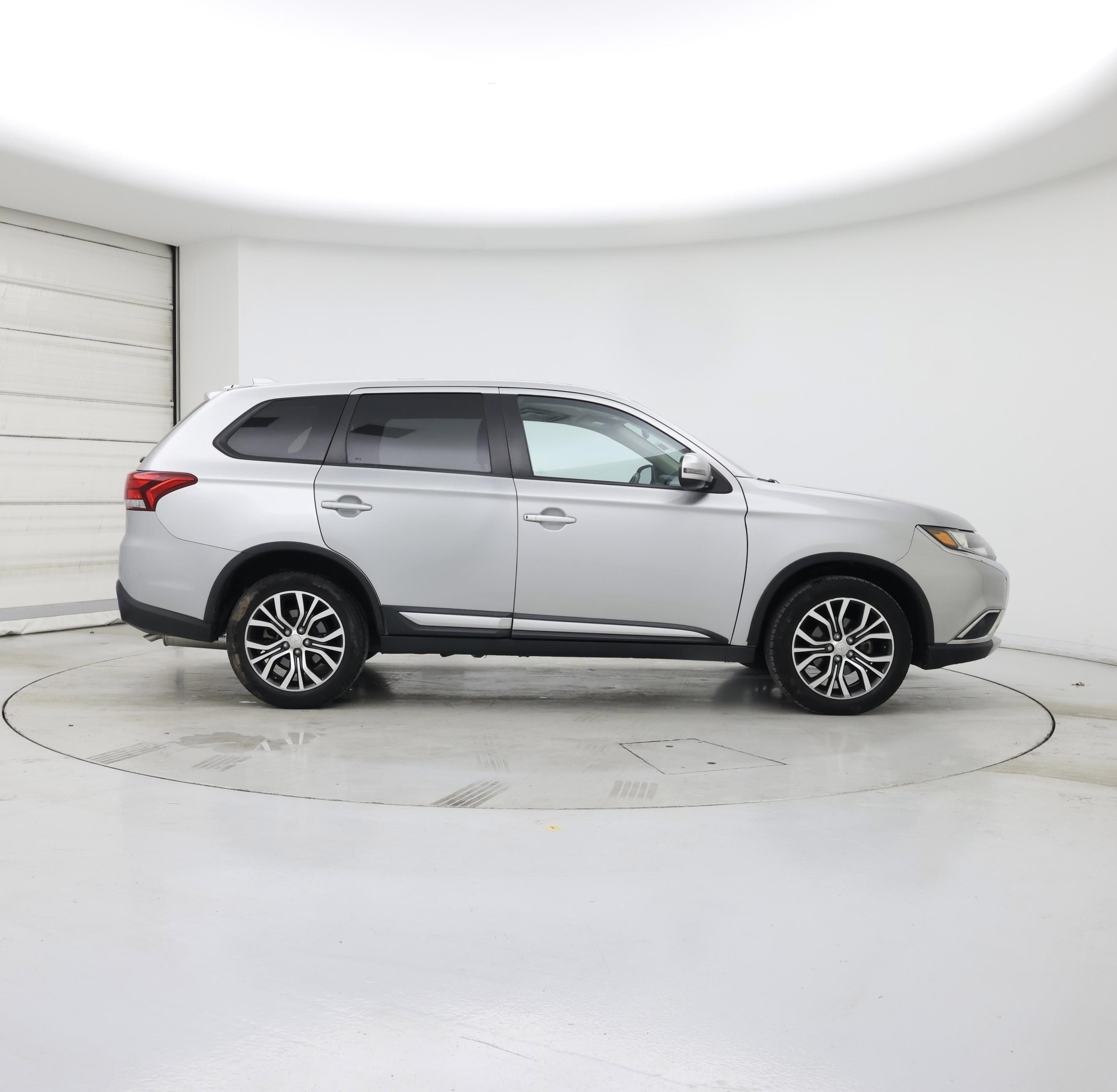 Thumbnail: 2018 Mitsubishi Outlander - 7